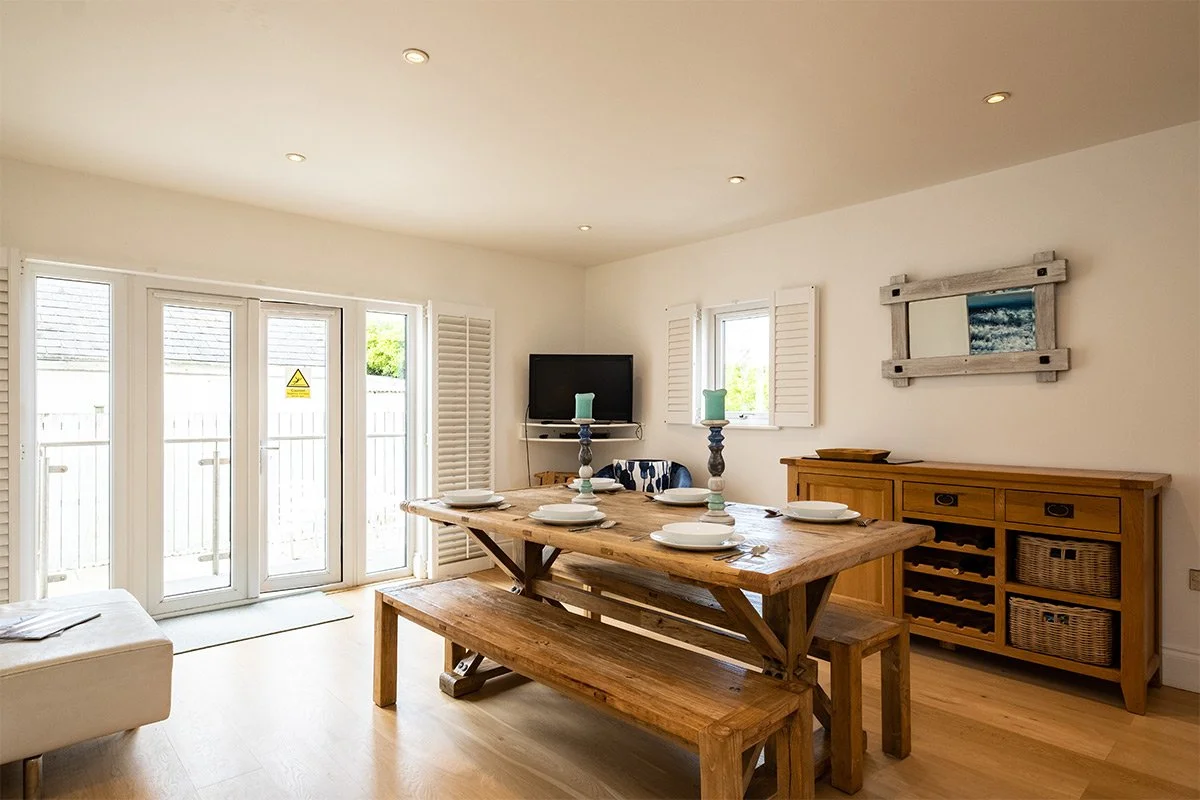 dining area at derowen holiday let in Port Isaac
