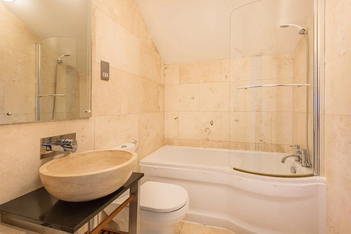 bathroom at sea gem holiday let in port Isaac