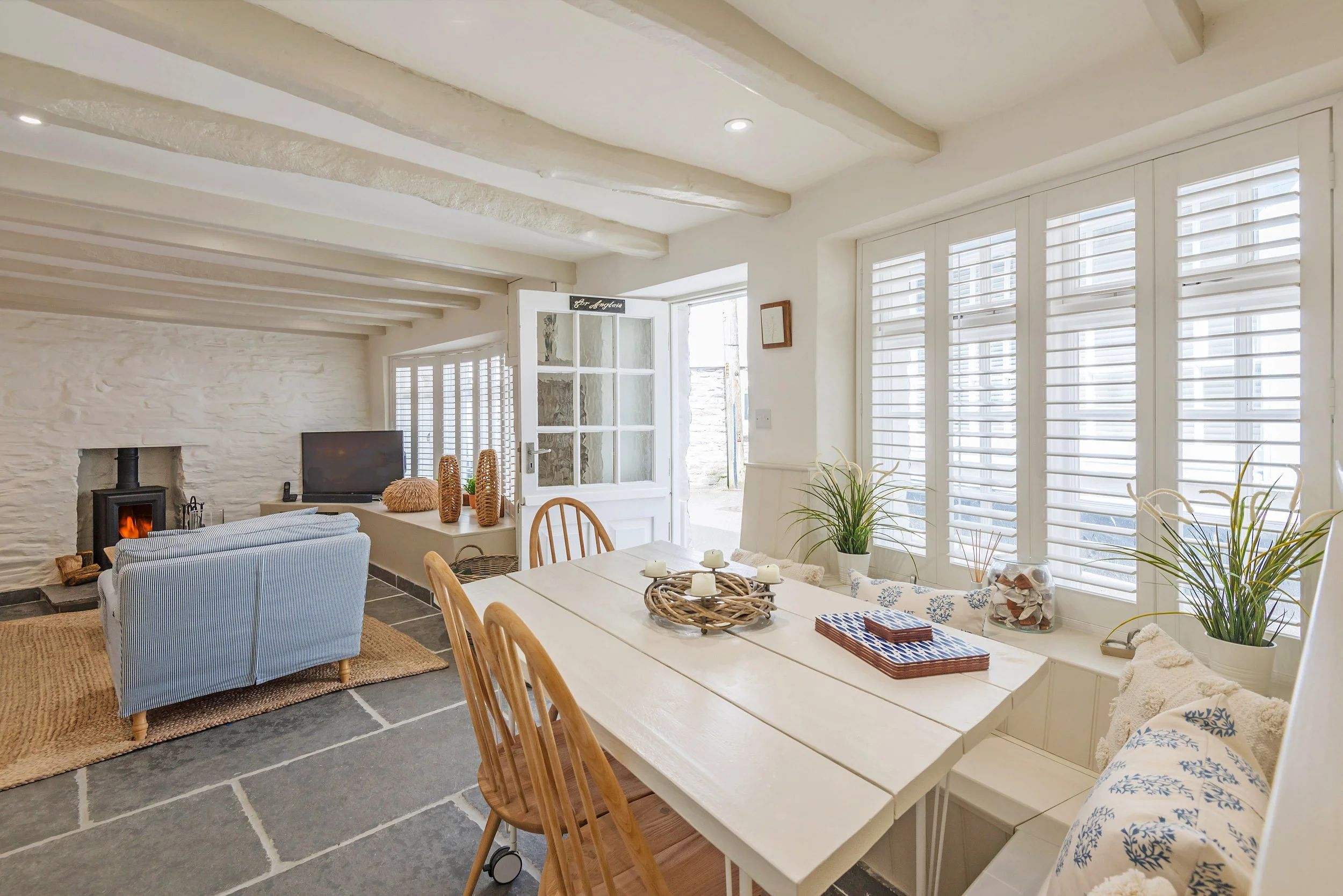DW-2020-08-18-Cor-Anglais-Port-Isaac-Cornwall-Interior-Sitting-Room-5.jpg