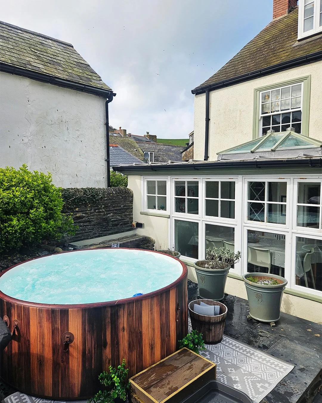 hot tub at trevan house in port isaac