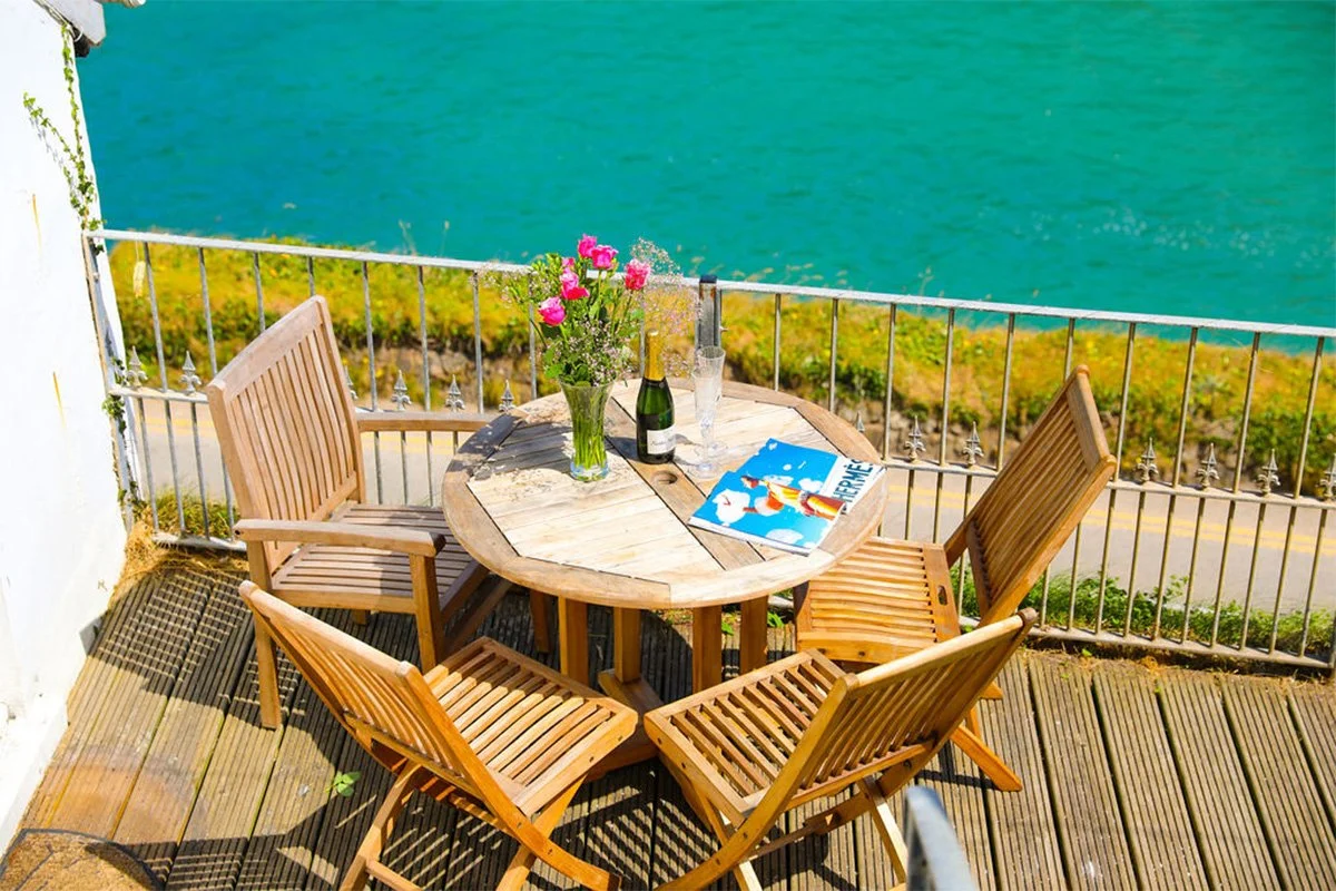 terrace overlooking the sea at the rockies in Port Gaverne