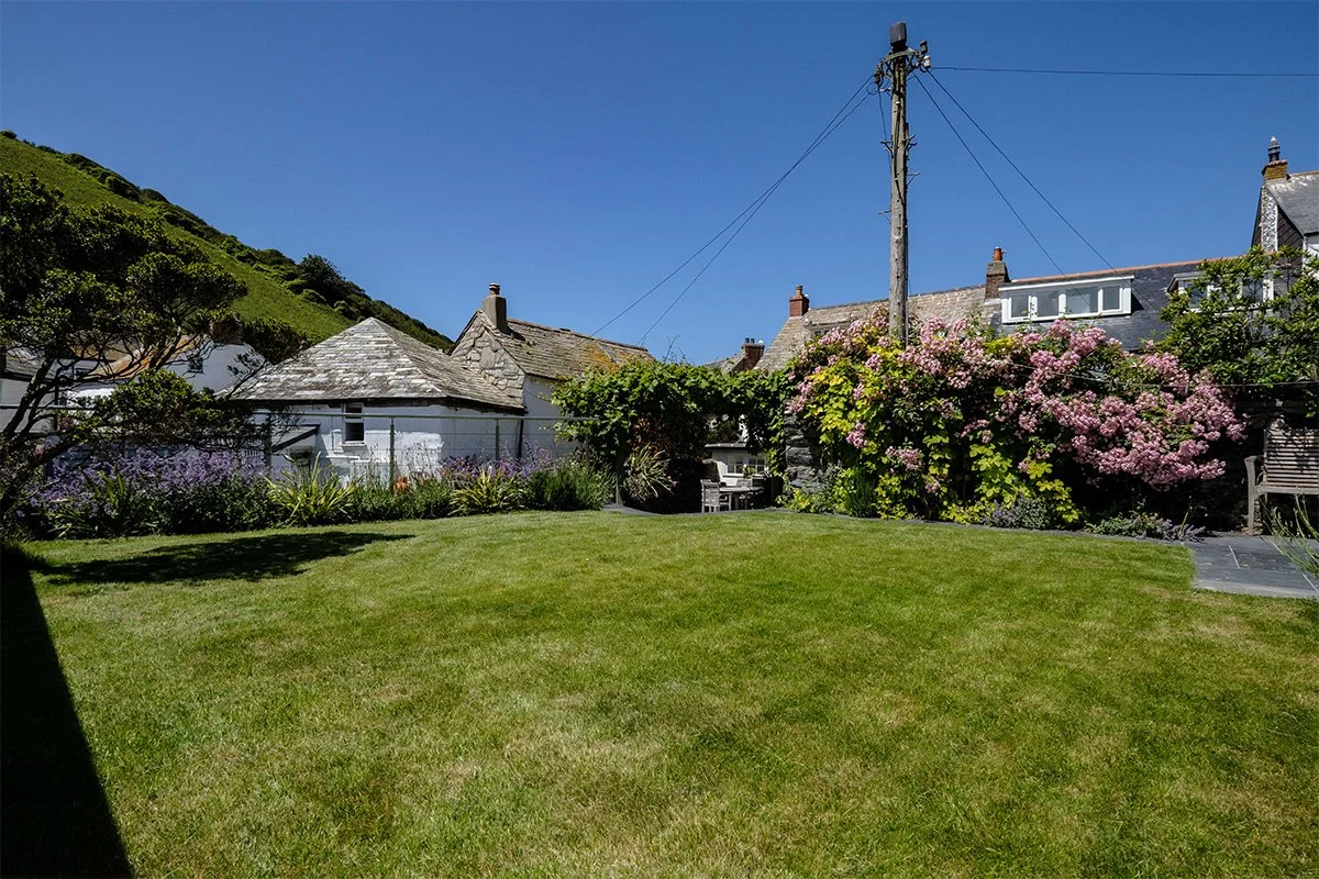 garden at trevan house holiday let in Port Isaac