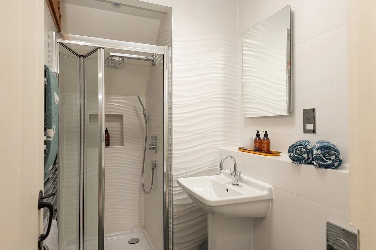 bathroom at the White House in port isaac