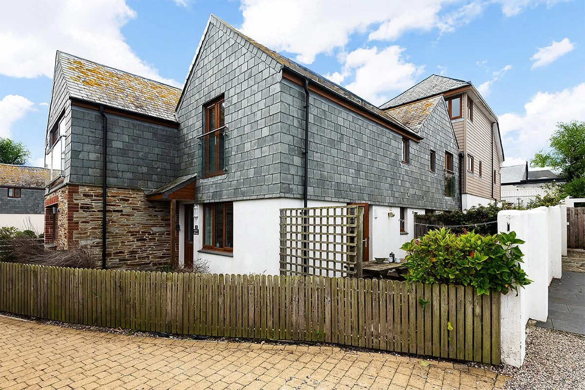 Port-Isaac-Bay-Holidays-self-catering-accomodation-Cornwall-White-Horses-DW-web-soc-06.jpg