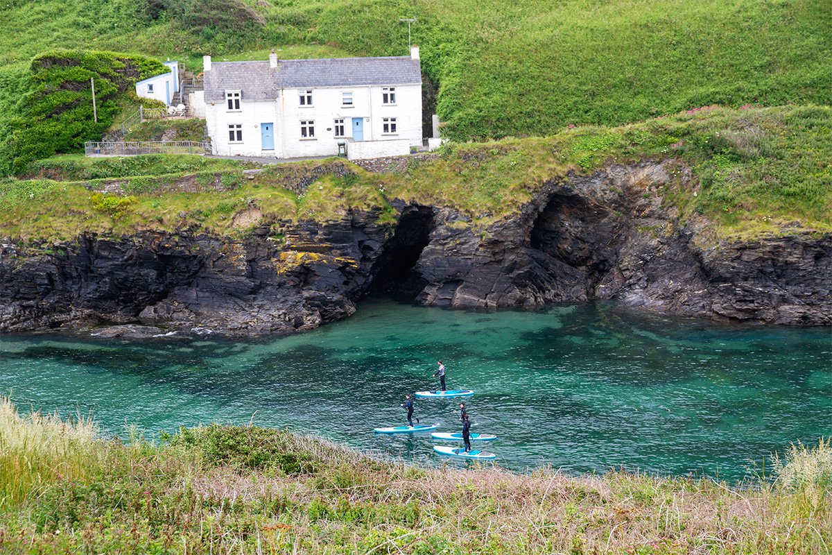 paddle boarders at Port Gaverne beach