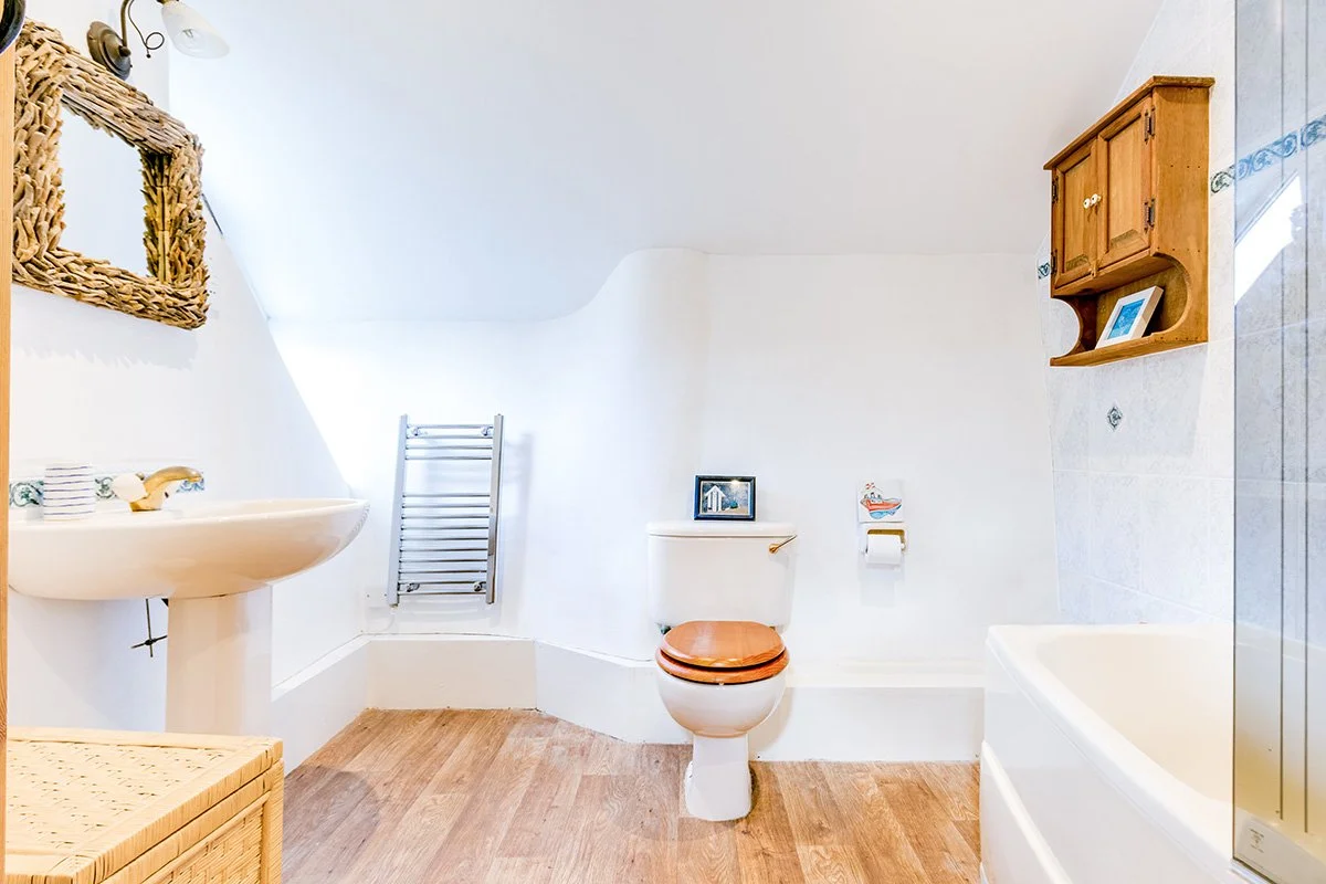 bathroom in temple cottage, port isaac, cornwall