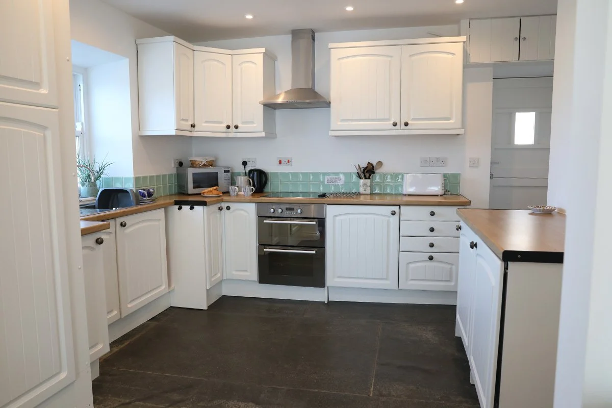 kitchen at stowaway holiday let in Port Isaac