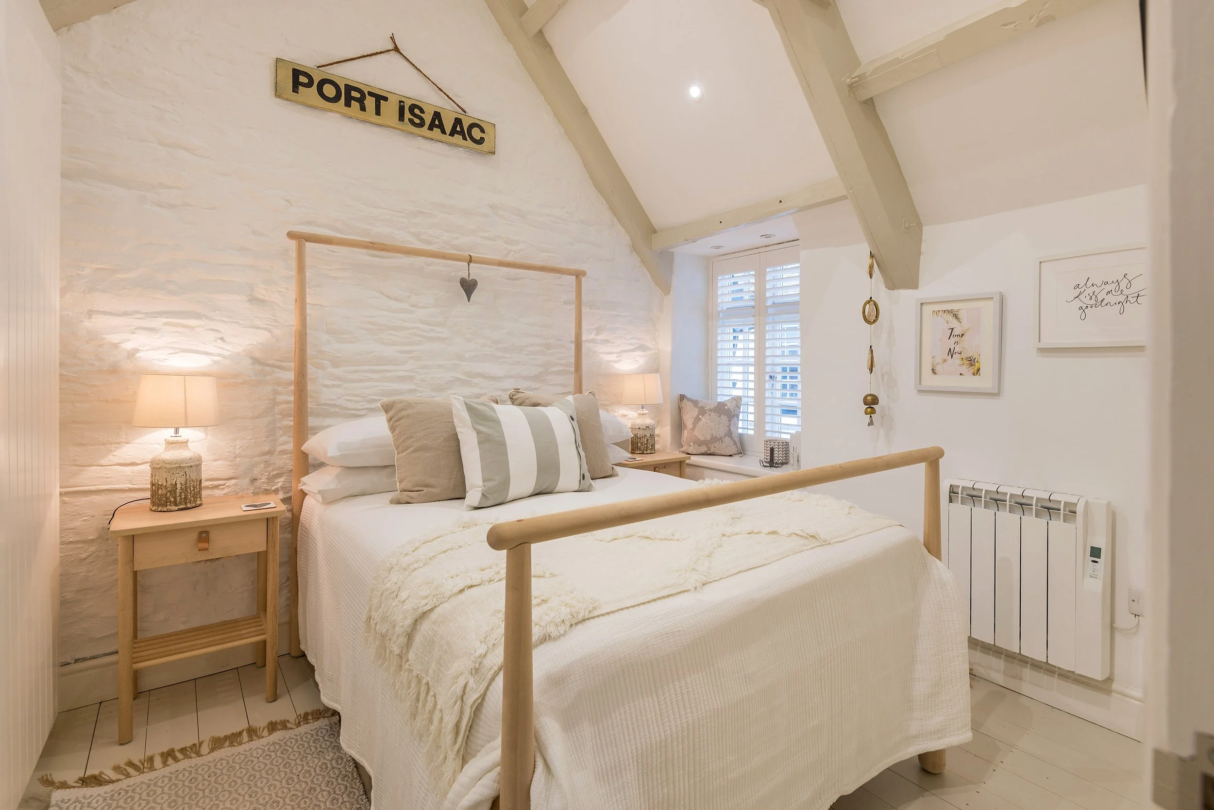 DW-2020-08-18-Cor-Anglais-Port-Isaac-Cornwall-Interior-Double-Bedroom-2.jpg