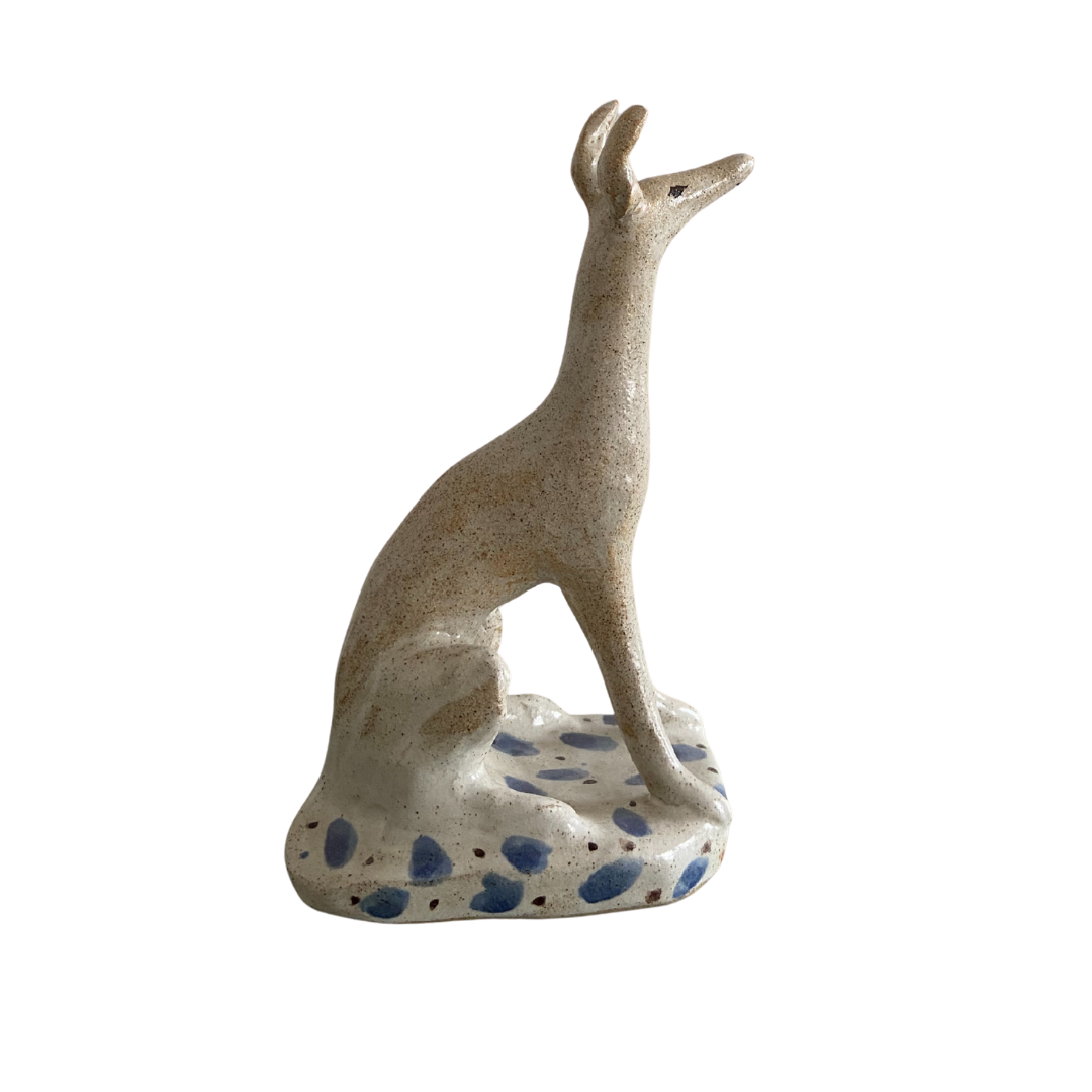SPOTTY SEATED HOUND