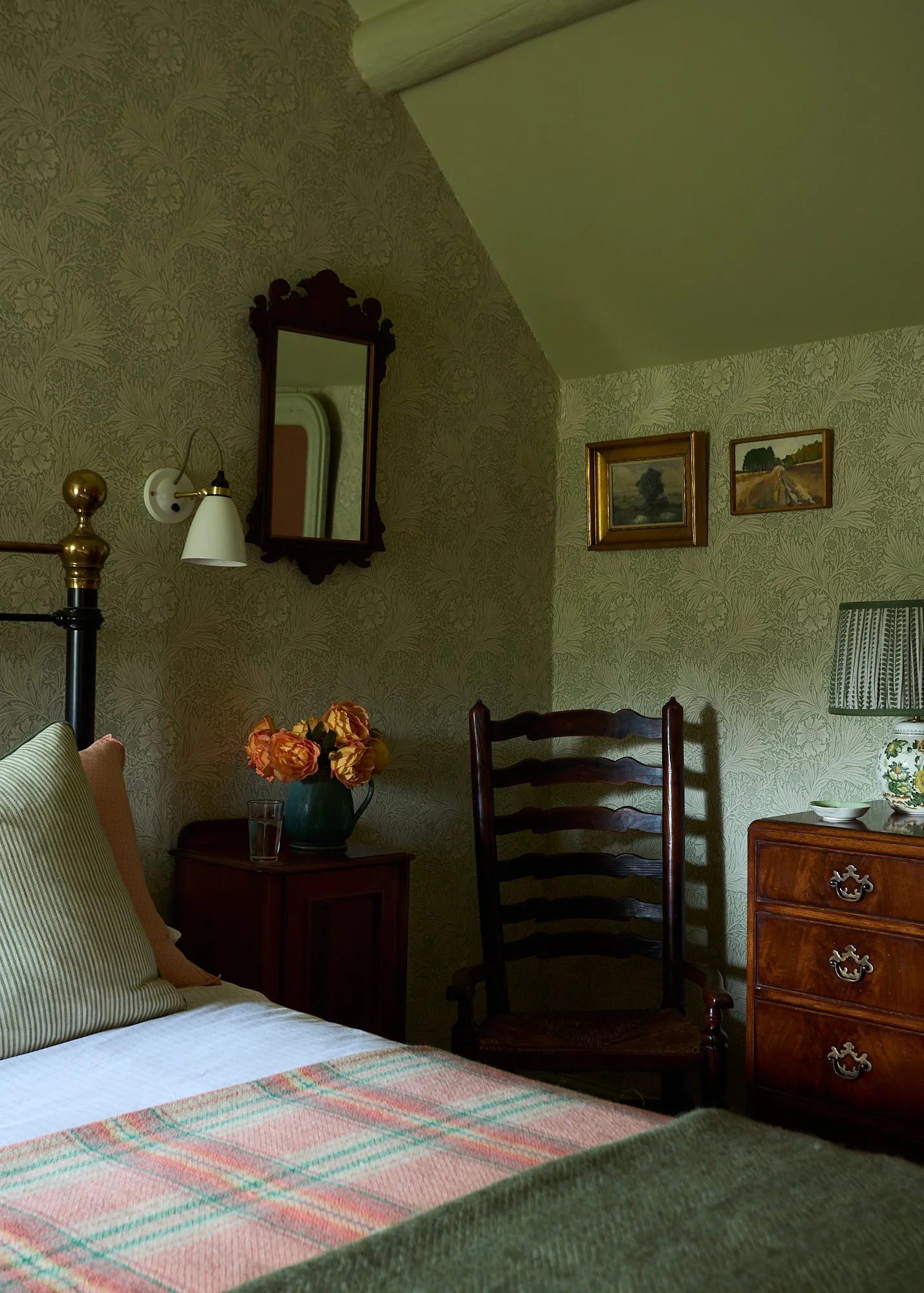 _BEDROOM 1 small_55.jpg