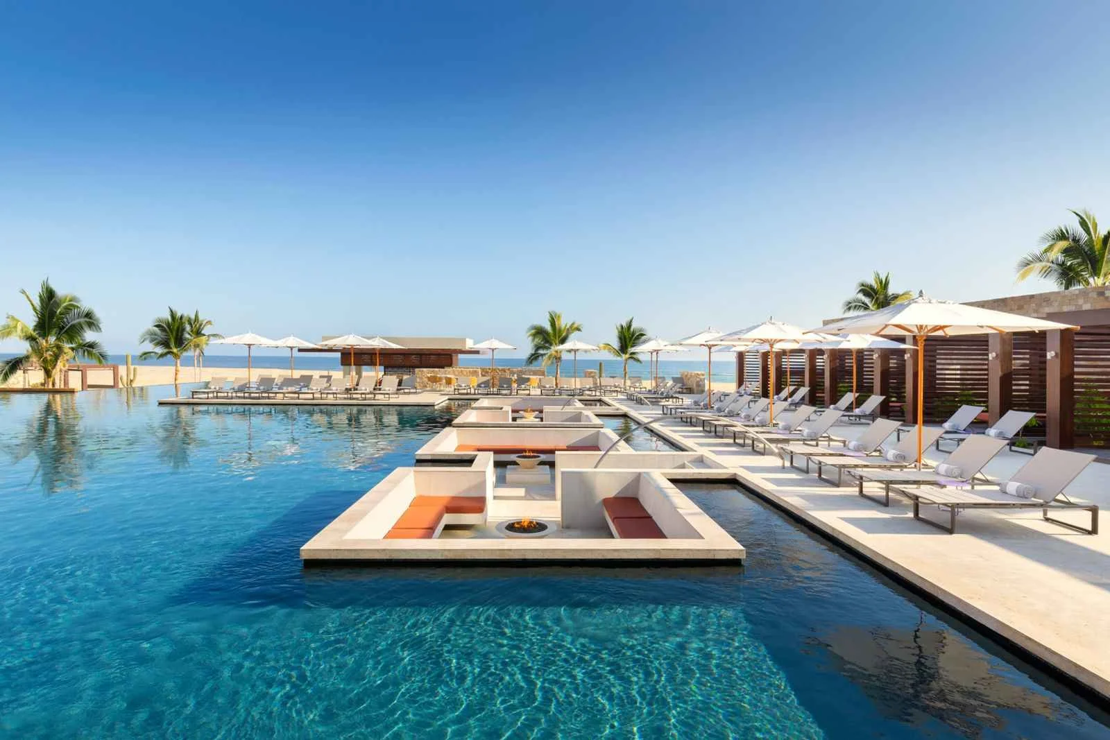 hard-rock-hotel-los-cabos-legendary-bar-and-grill.jpg