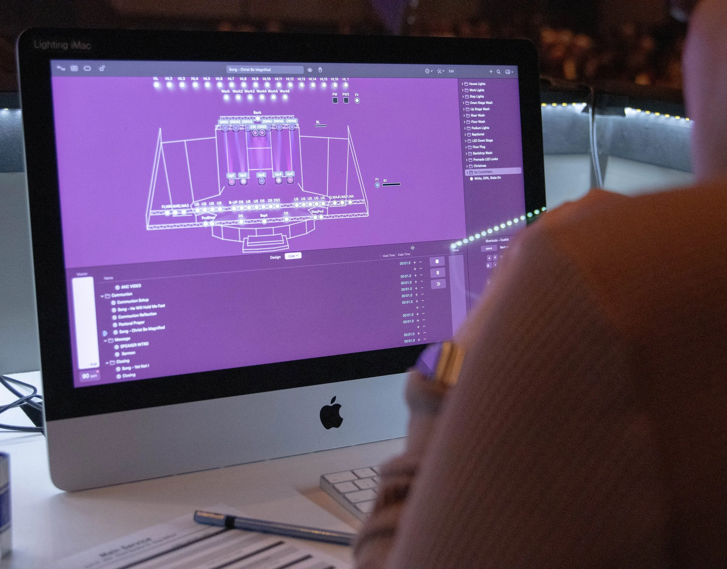 Computer screen displaying stage lighting design software with a purple interface. Various controls and diagrams are visible, indicating a stage setup plan.