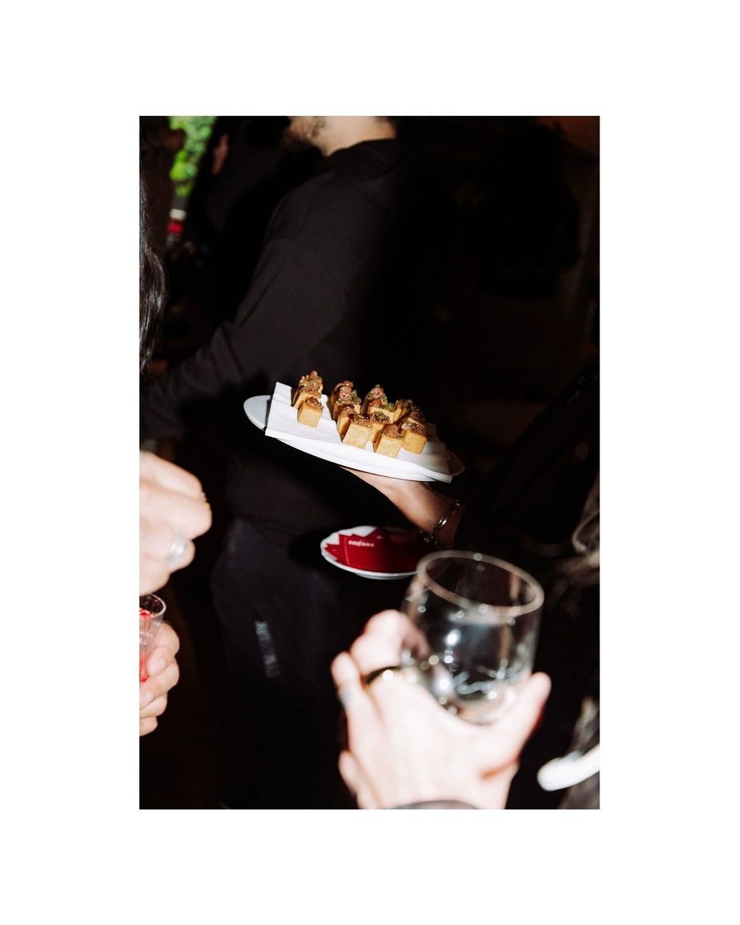 Been shooting lots of flashy event photography recently, which is always a good time. Here, a recent friends and family happy hour at @verjus_sf hosted by @framer !