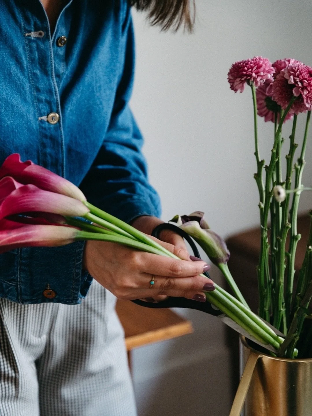 Branding photos for the cutest @calicottagecutie, a DIY + rental renovation blog&mdash;think home updates and curating colorful spaces