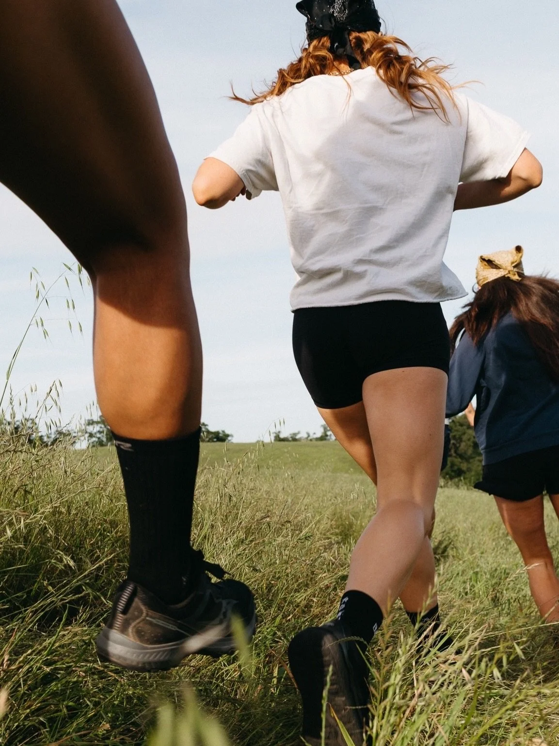 TRAIL SHOOT WITH THE GIRLIES. I said let&rsquo;s go frolic outside, they all hopped in the car. I wanted to capture the joy and play of running combined with girlhood, with none of the competition or frankly athleticism of the sport. Them all swappin
