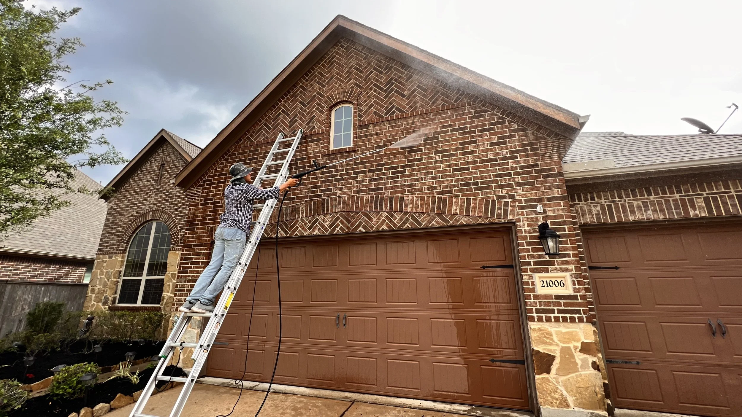 exterior photo3.jpg