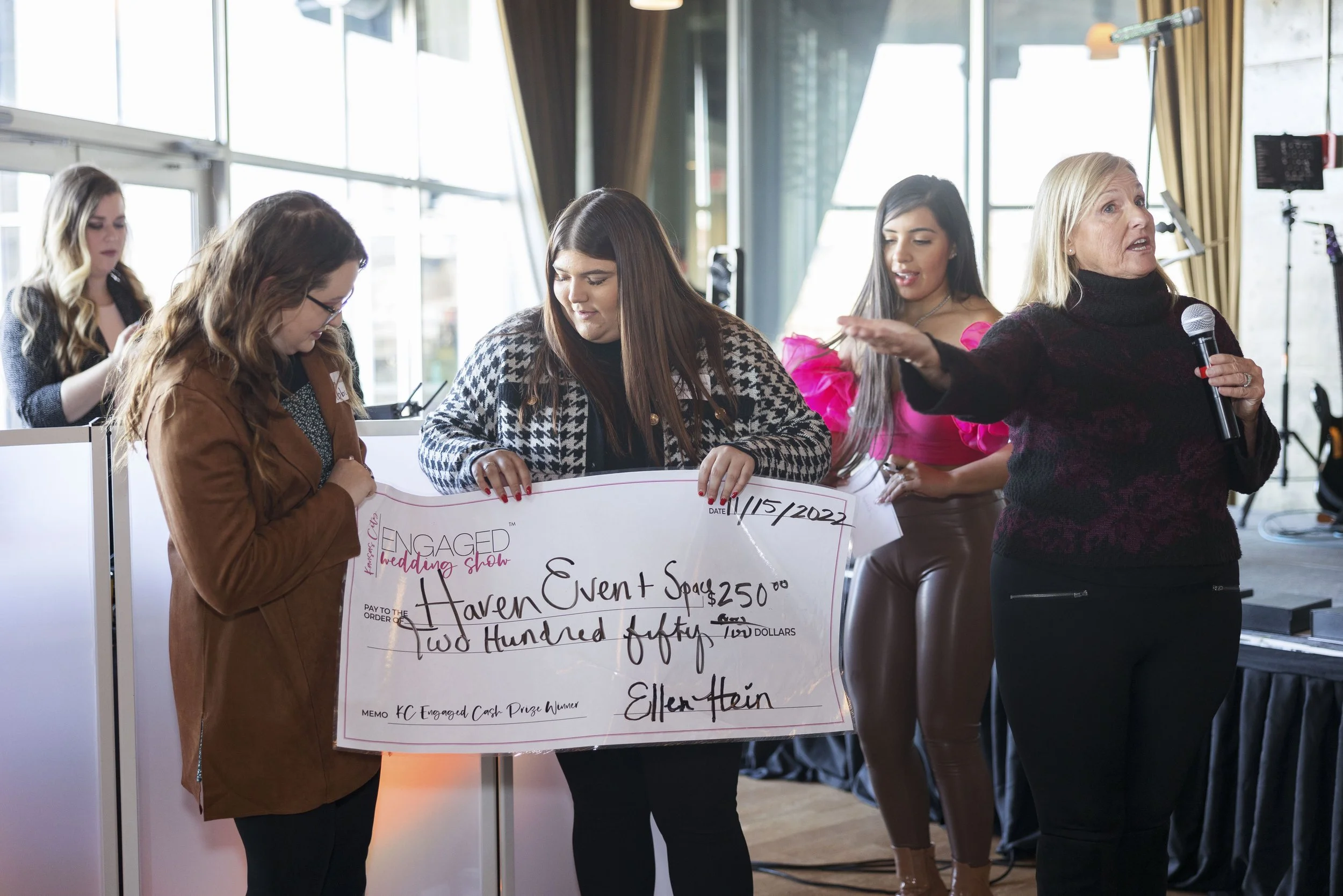 SUSY PHOTO WEDDING PHOTOGRAPHER KANSAS CITY ENGAGED KCWED_0105.JPG