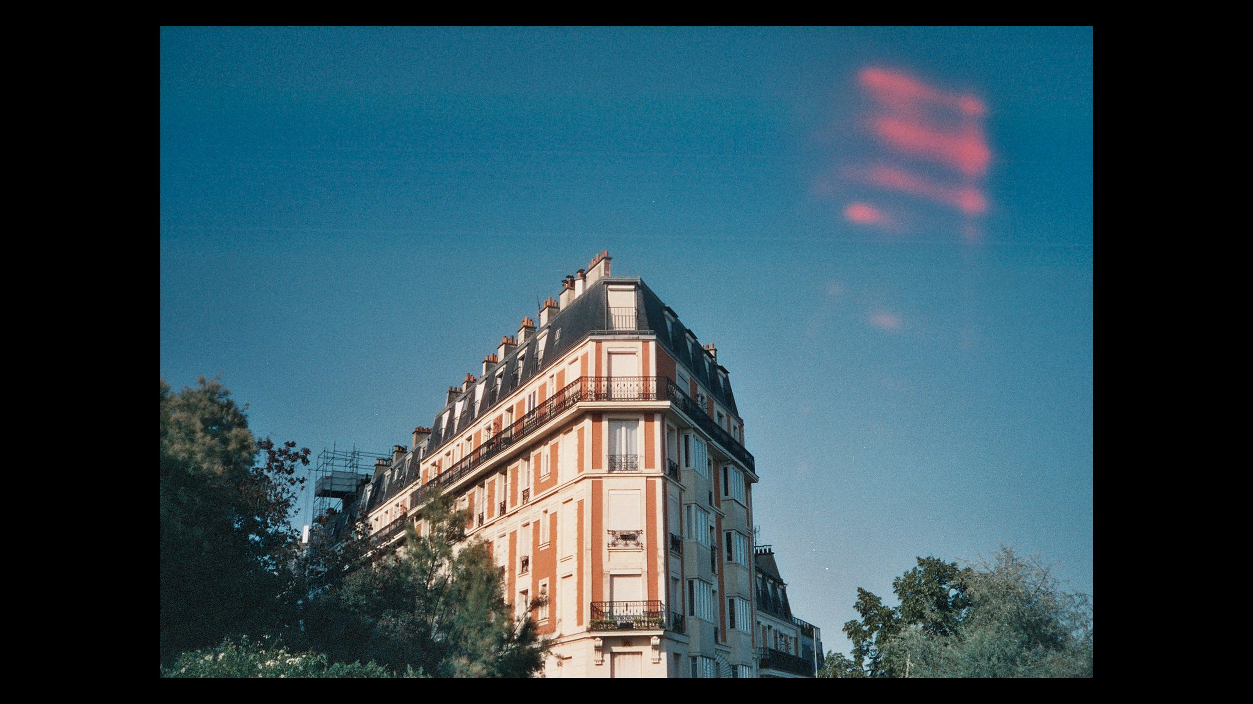 PARIS 02 - ROUGE.jpg
