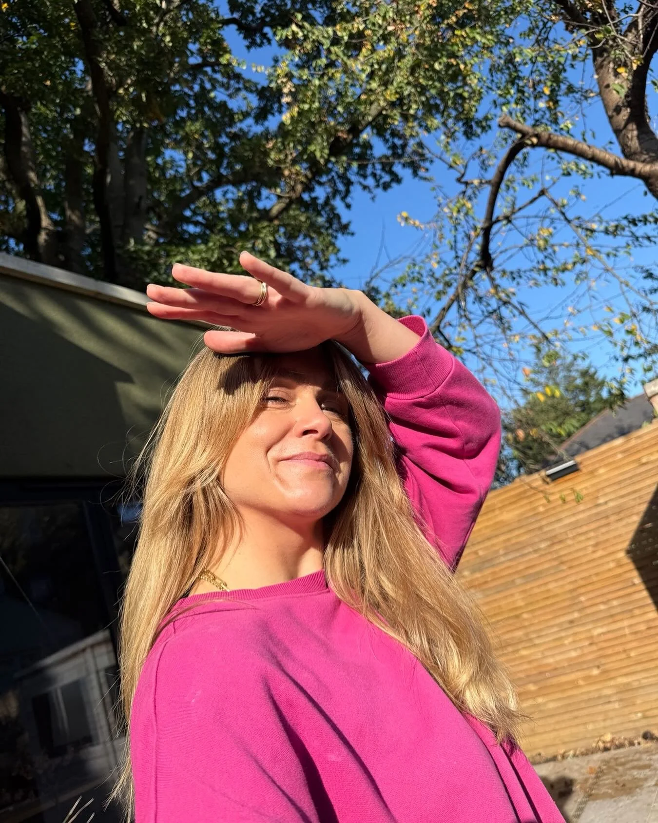 Managed a quick selfie in the sun&hellip; how it&rsquo;s taken me this long to post it I don&rsquo;t know 😳

Hey beauts 👋 hope you&rsquo;ve have a good one today and your scrolling leads you somewhere fun for the evening 💋
