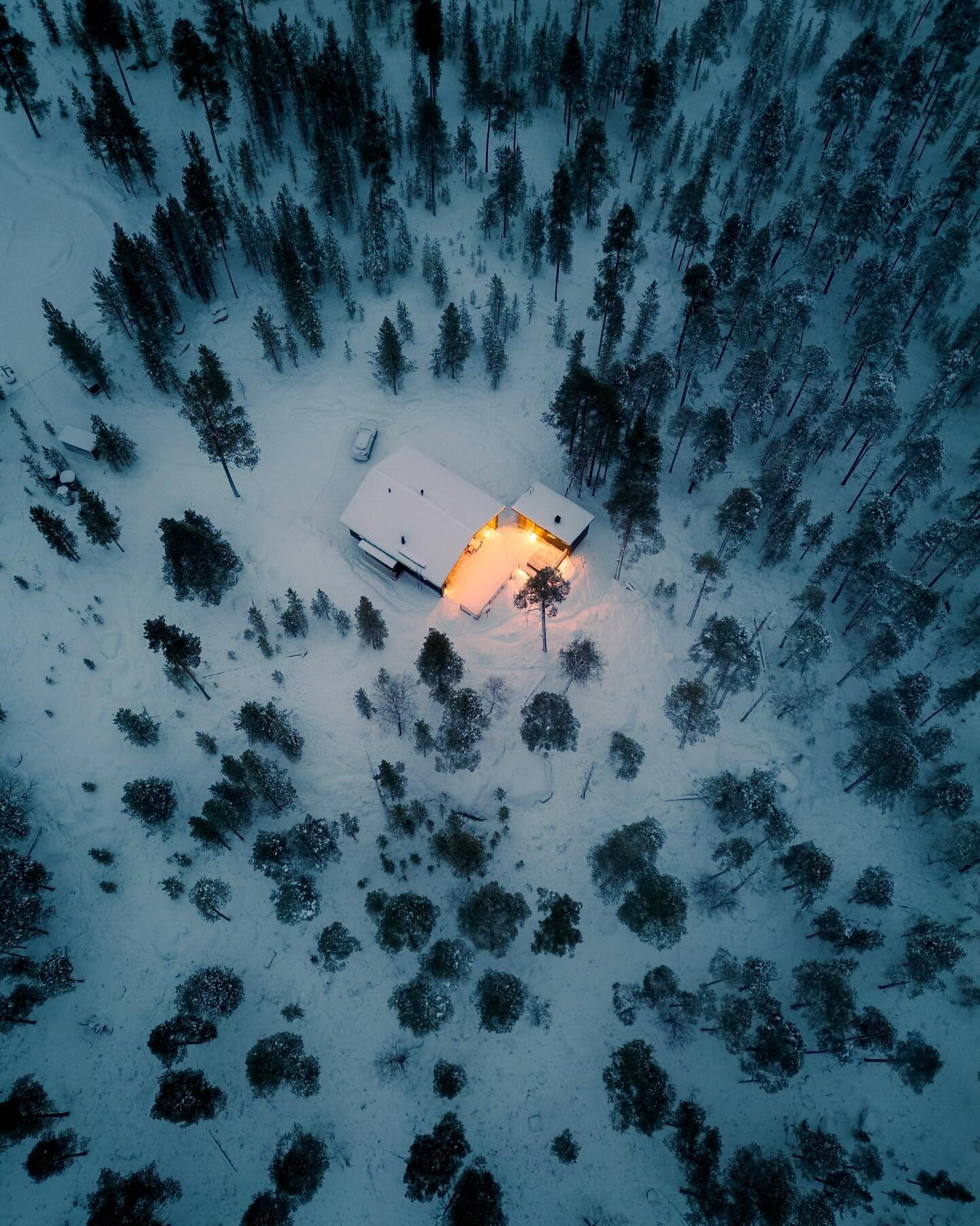 ❄️🌲 Eine aufregende und gleichzeitig erholsame Woche, in diesem wundervollen Haus von @norlightcottages 
.
#lapland #finland #nature #lappi #visitlapland #travel #winter #snow #visitfinland #laplandfinland #naturephotography #suomi #arcticcircle #wi