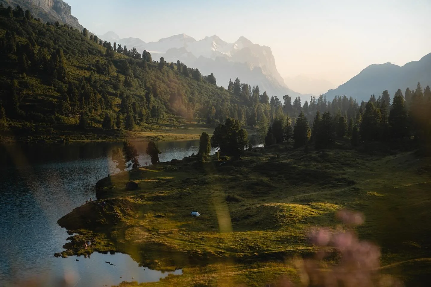 Sonnenuntergang am Engstlensee 
.
#berneroberland #mountainlife #sonyalpha #schweizerwanderwege #takeahike
#bealpine #lostinthealps #sigma #bergliebe
#swissalps #peaceandquiet 
@sigma_deutschland @sigma_suisse