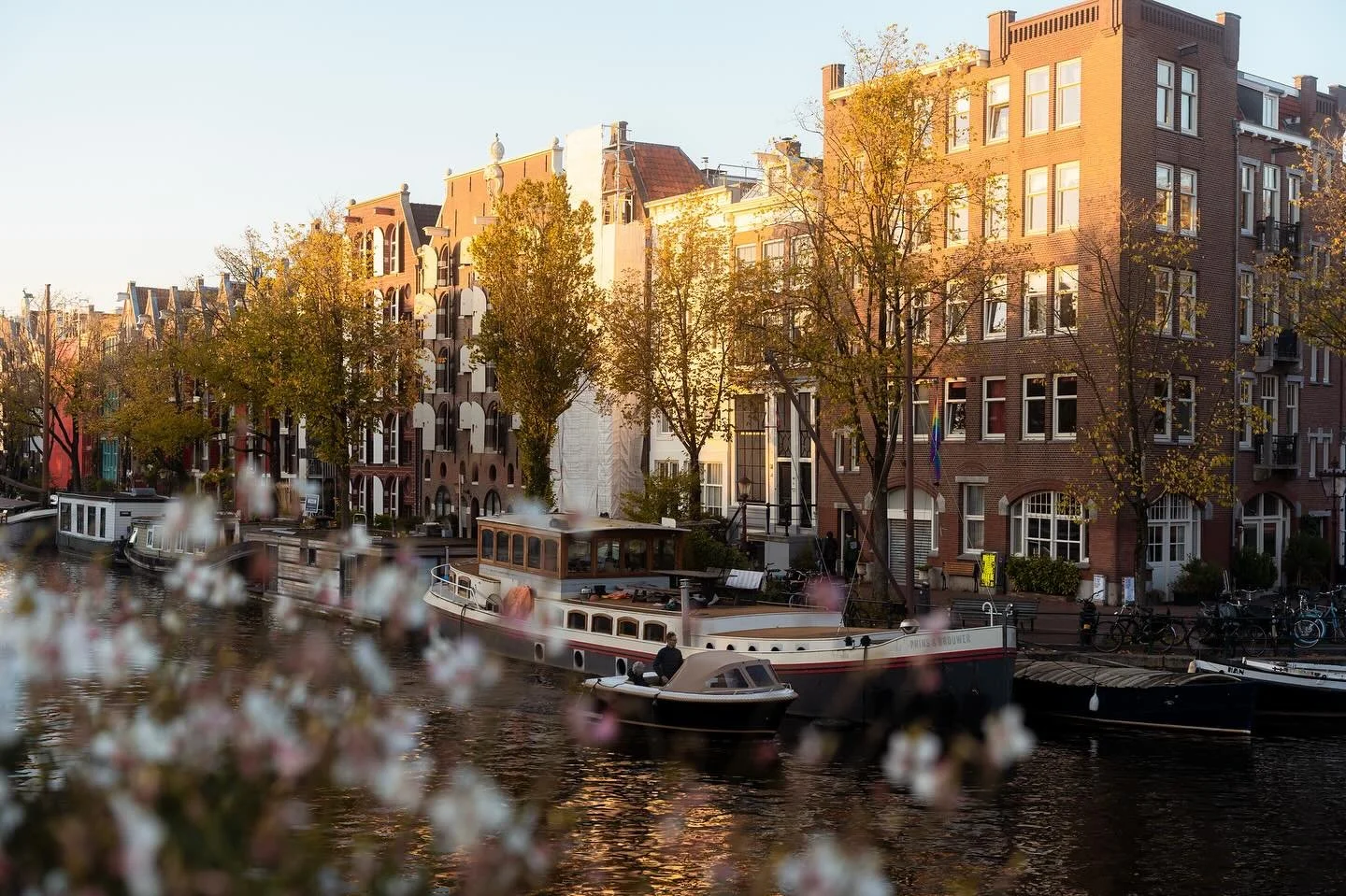 🚲🍂
.
#iamsterdam #amsterdam #netherlands #europetravel #citytrip #couplegoals #autumn #autumnleafs #fallseason #autumnvibes #sonyalpha #AlphaAutumnCH #herbst