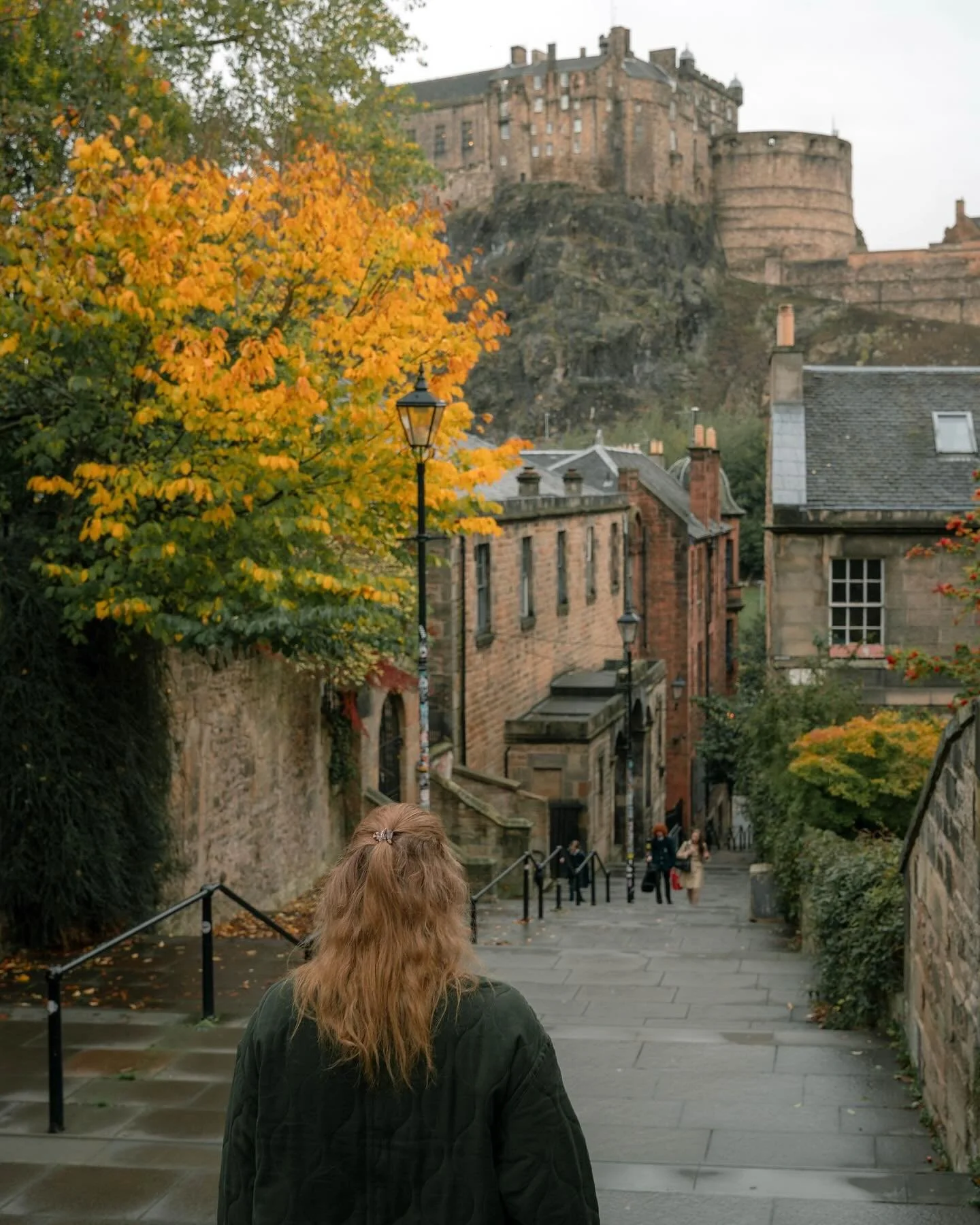 Coorie Season 🍂☕️
.
#Scotland #Discoverscotland #Visitscotland #Edinburgh #Edinburgholdtown #Highlands
#sonyalpha #couplegoals #autumn #couplewhotravel #AlphaAutumnCH #outlander #harrypotter #roadtrip #sweaterweather #autumncolors #simplyscotland @s