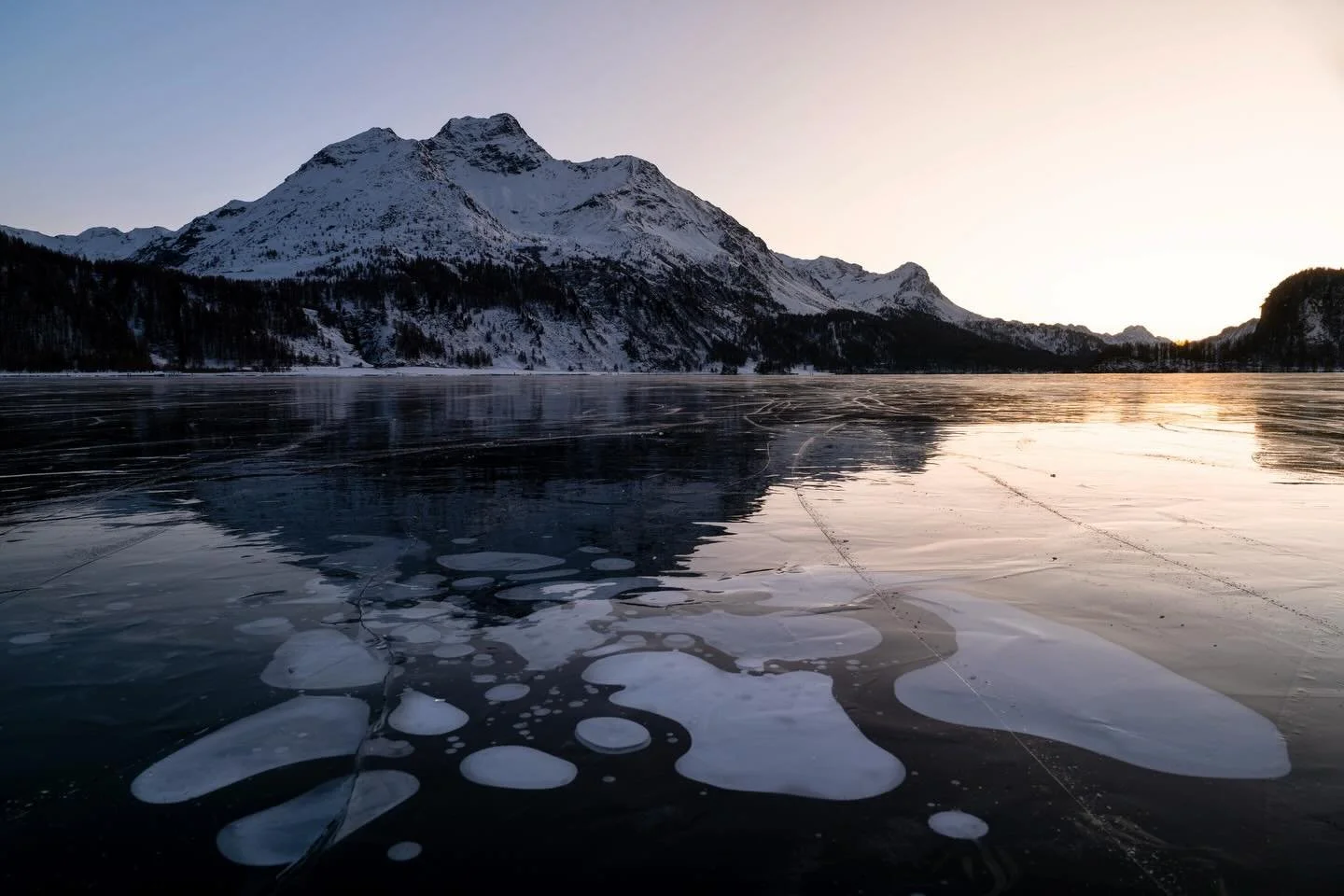 Schwarzeis
.
#engadinstmoritz #switzerland 
#winter #mountainlife #sonyalpha
@graubuenden