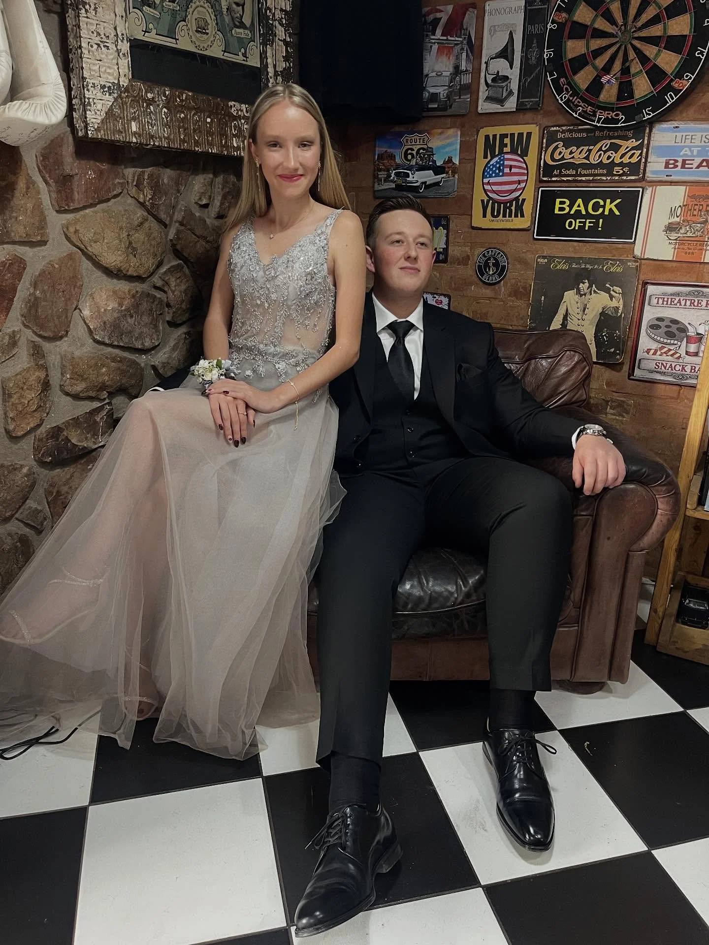 A bit of fun before the matric dance😅💈🍾
.
.
.#barbershop#matricdance#affies#holidays#thevillagehazelwood