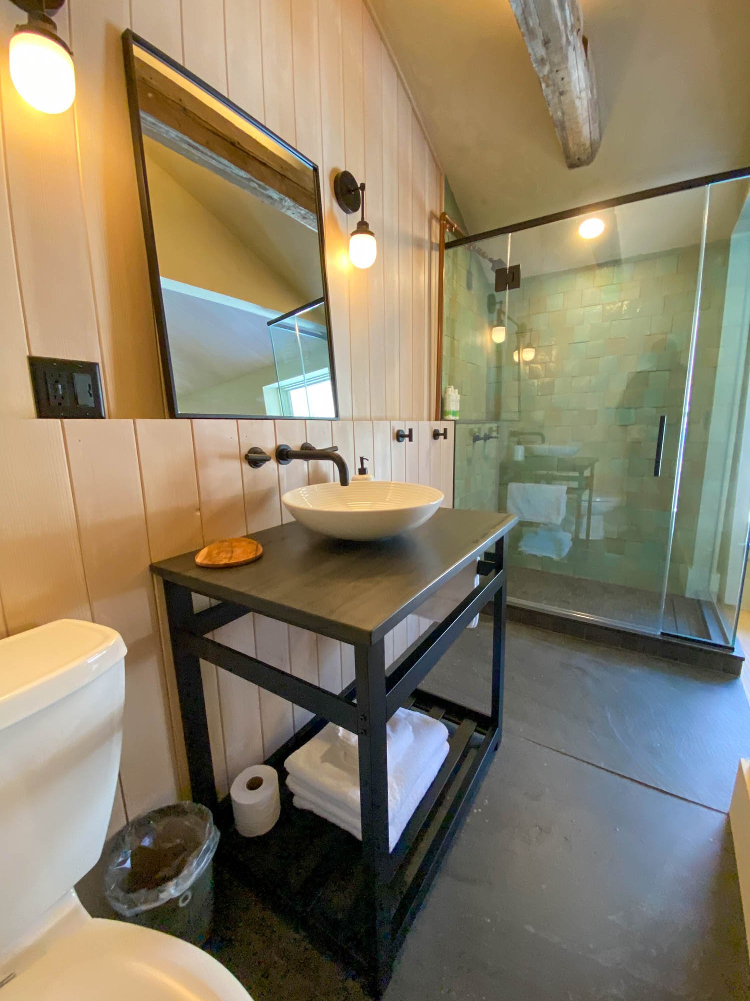 Ash_bathroom.jpg