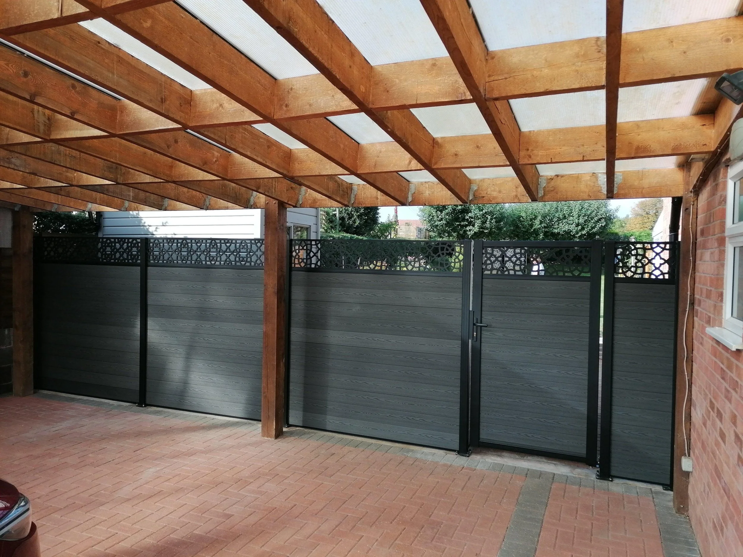 alhambra-fence-screen-with-envy-2_528a996f-dabf-45ff-a261-c4f571aac477.jpg