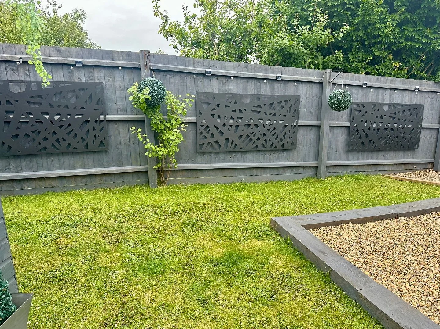 Absolutely obsessed with this recent project completed by @beckyhomesweethomeaccount 😍

Such a gorgeous transformation using our Kerplunk Large Screens - she has done such a fabulous job elevating her home 😍

#decorative #decorativescreens #gardeng
