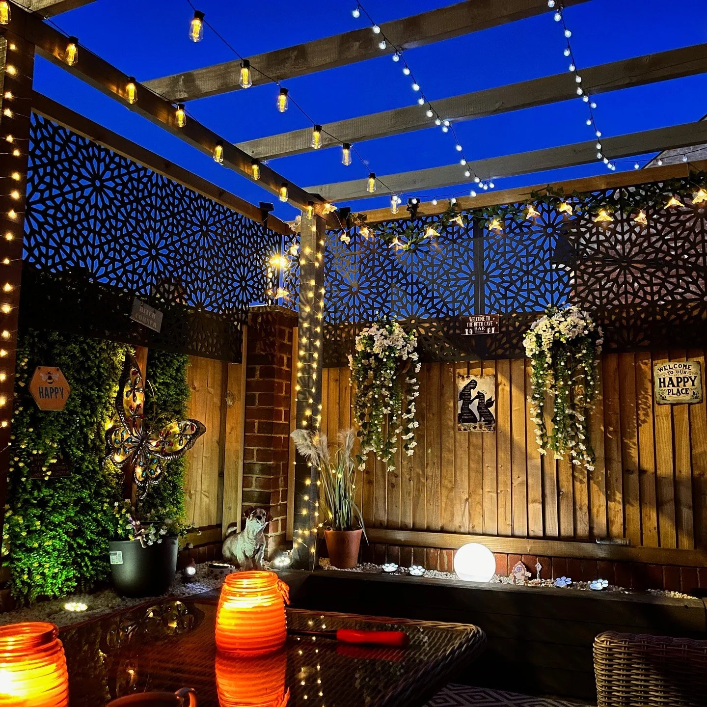 🌿🌿✨ Transform your garden into a serene oasis with our Moucharabiya large screens! 🌞 Imagine relaxing under the stars on long summer nights, sipping your favorite cocktail in this stunning pergola transformation by one of our amazing clients. Elev