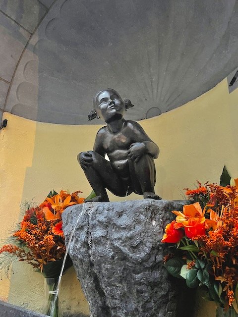 Jeanneke-Pis the sister of Manneken Pis