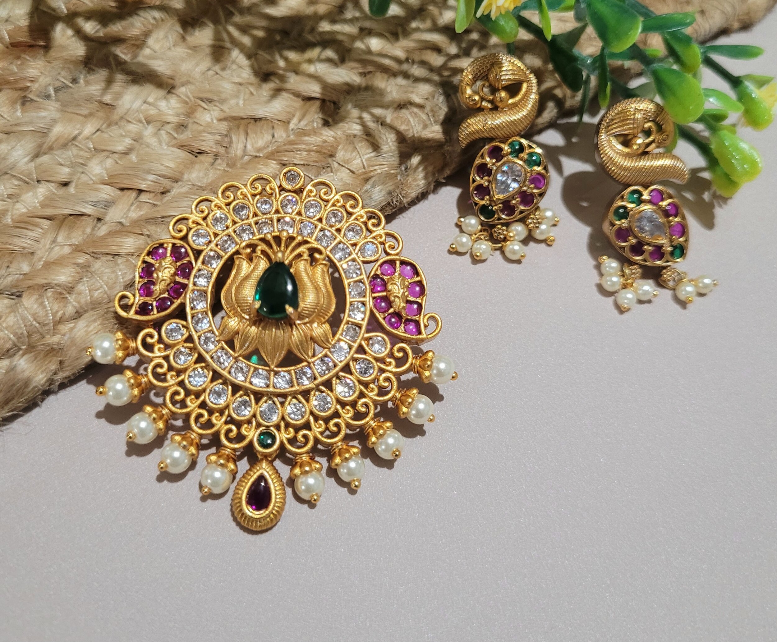 Reya Pendant set