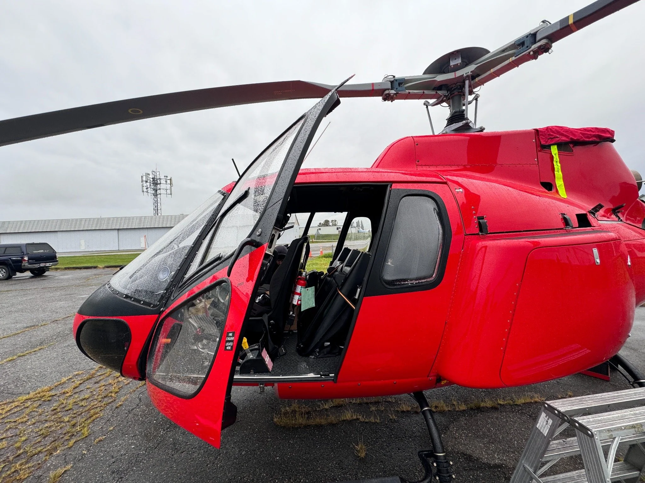 AS350 B2 SD2 serial 1906 — cabin door and exterior detail