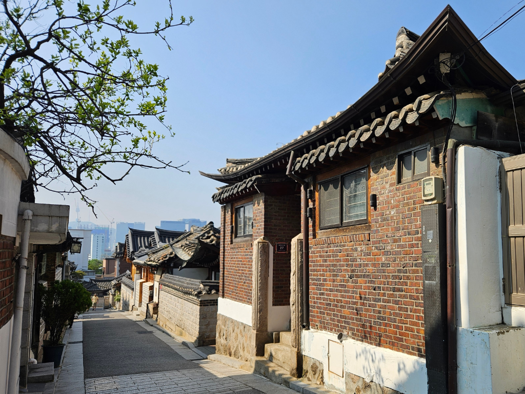 Maps before hotels: Planning your days before your nights