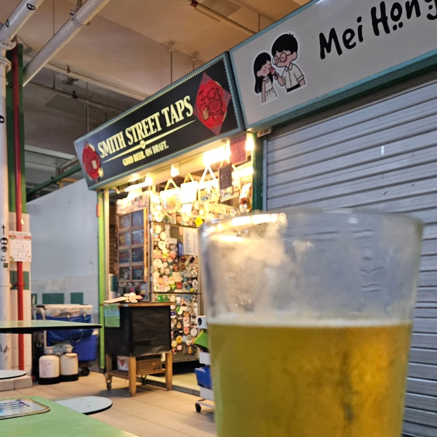 @smithstreettaps in Singapore was our first stop and we would 100% recommend.  Local and international beers served up by knowledgeable crew in a classic hawkers stand (thank you to the woman who guided us to the spot!!) Top tip, find a table near on
