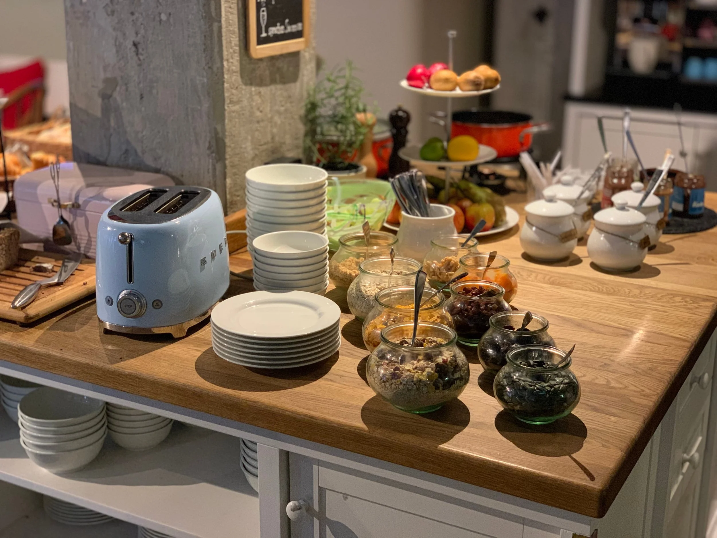 Hotel Henri breakfast 1.jpg