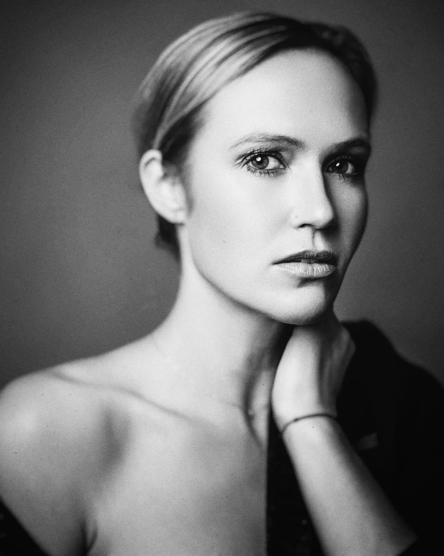 Portrait studio @enylaroc_dpt

#portraitphotography #portraitlight  #bnw #black #noir #model  #worldviewmag #photographer #frenchtouch  #portraitmood
#portraitphotographer #yannickfaurephotography