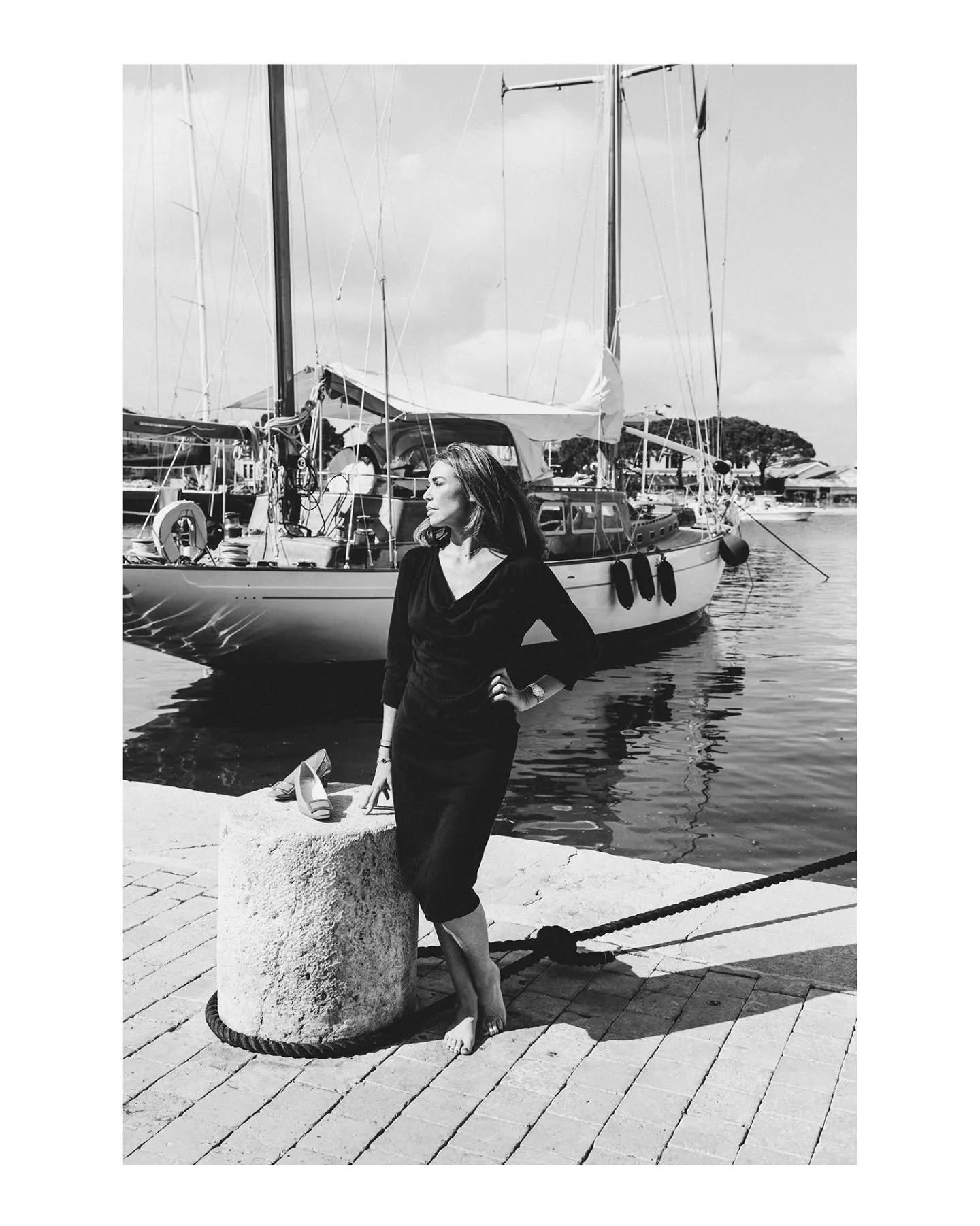 Photos d'un shooting pour  @gossmagazine
La beaut&eacute; et l'&eacute;l&eacute;gance de @taraannmarino dans les rues de Saint-Tropez.
Thank you so much for your trust and the good vibes 🙏😊🤩

#SaintTropez
#CoteDAzur
#FrenchRiviera
#VieTrop&eacute;