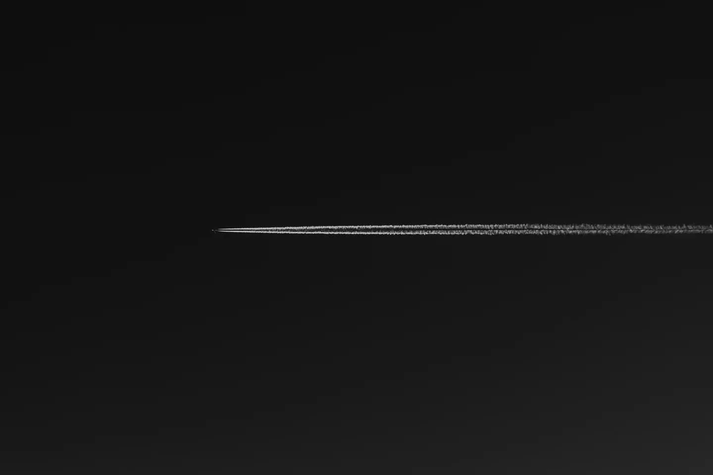 Il faut que le hasard renverse la fourmi pour qu'elle voit le ciel. 

#blackandwhite #sky #photography