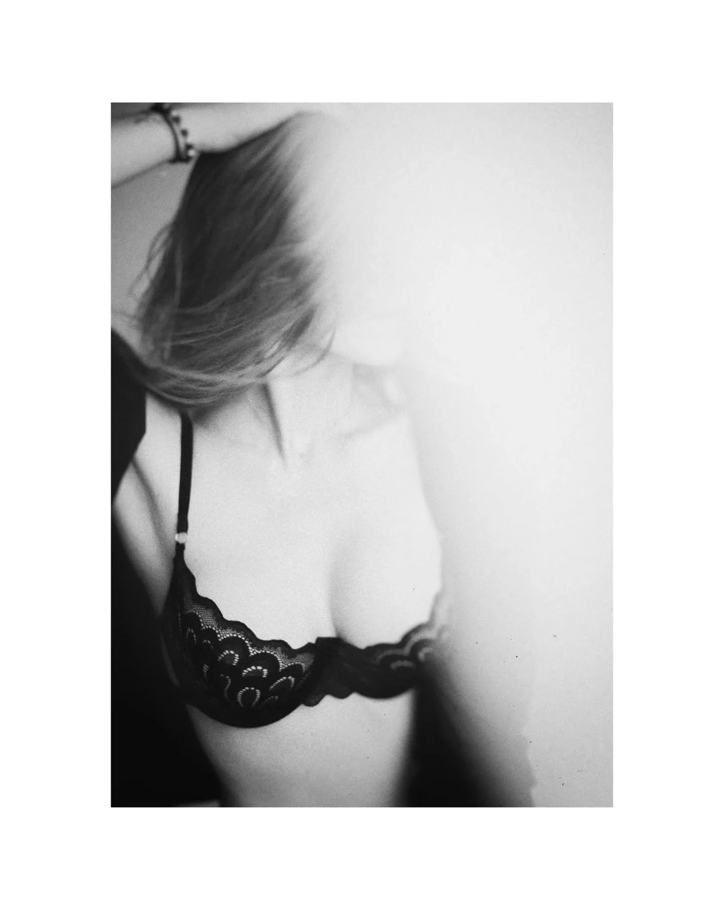 Portraits studio @lauraa_modele 

#portraits #photography #blacksndwhitephotography #smile