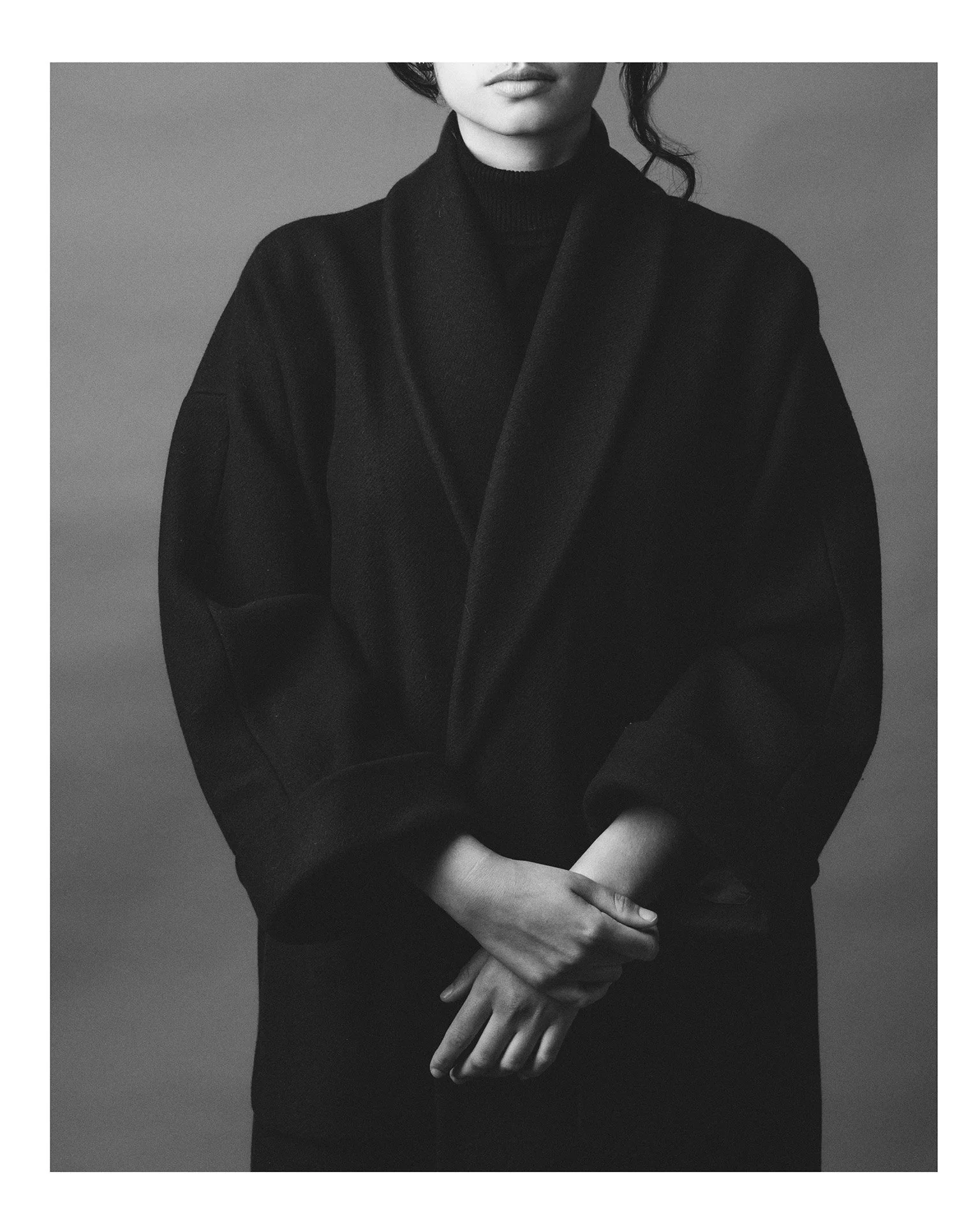 photographie de mode d'une femme portant un manteau