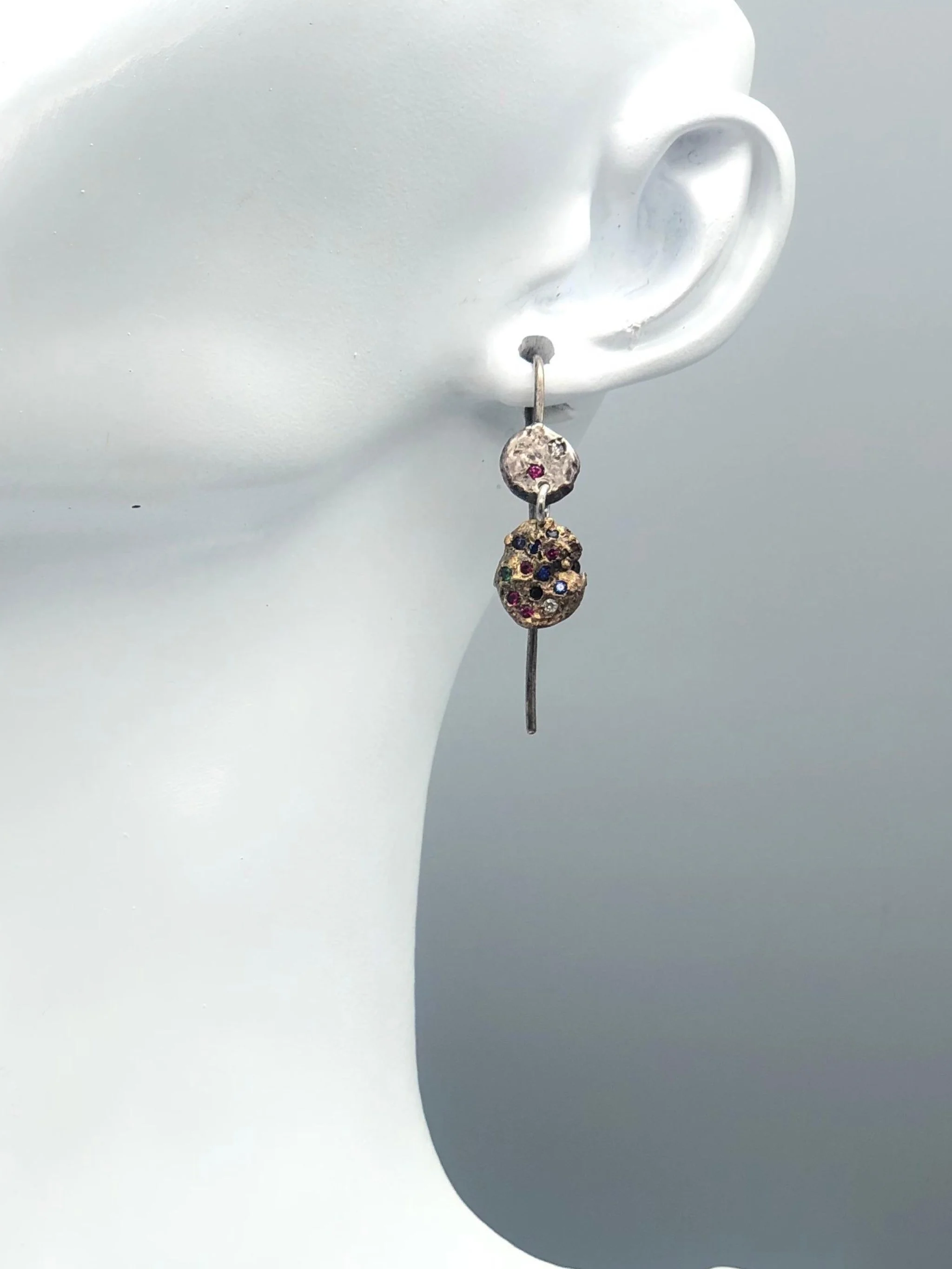 Tracce earrings in silver and bronze with coloured gemstones, Crepundia Gioielli.