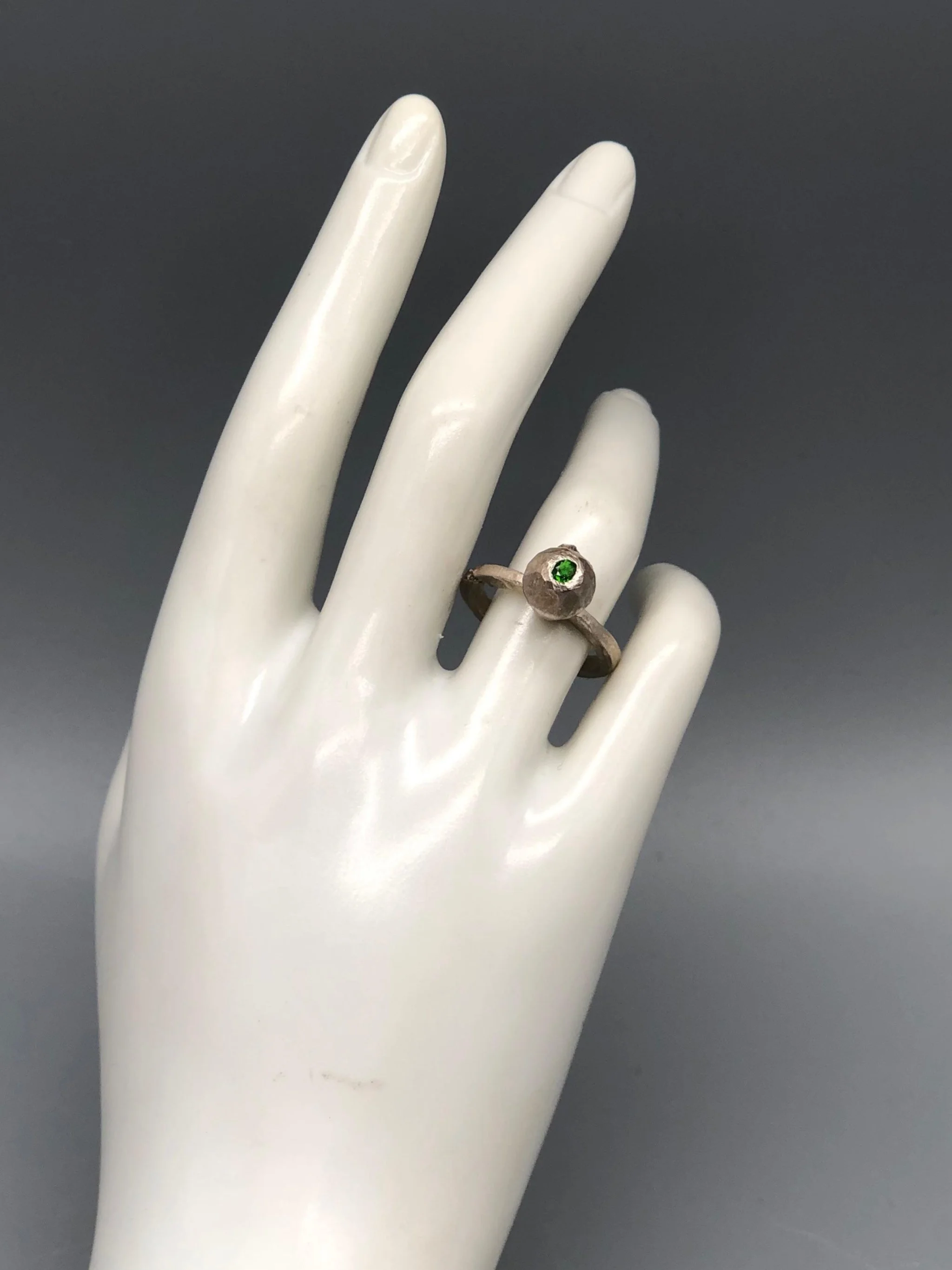 Contemporah Diamonds ring in oxidized 925 grey sterling silver with chromediopside, moonstone and Swarovski details. Contemporary sculptural ring photographed at Crepundia Gioielli Bologna.