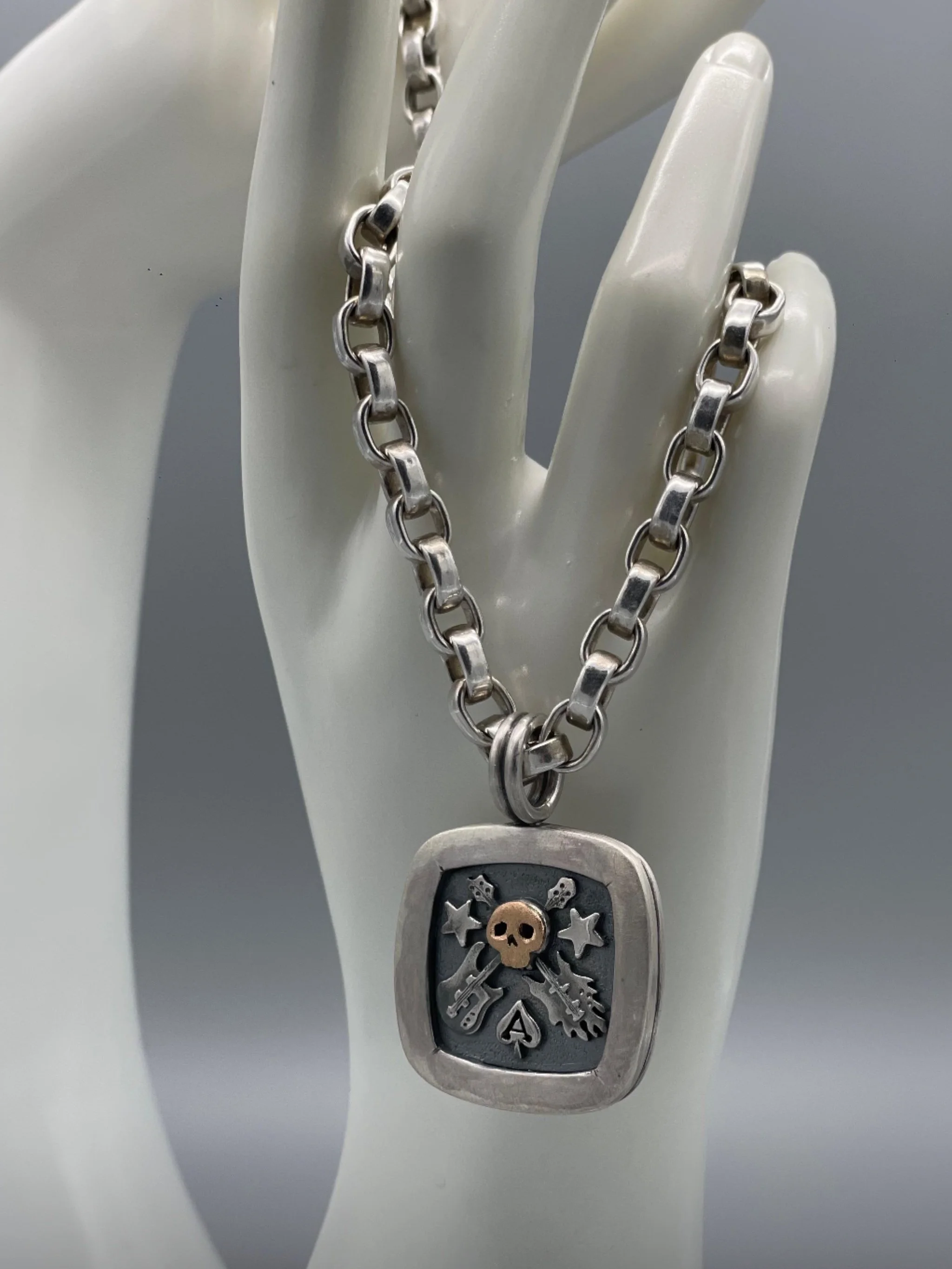 Sonja Markhoff The Ace of Spades Tribute to Rock necklace in sterling silver and 18 kt rose gold for Crepundia Gioielli Bologna.