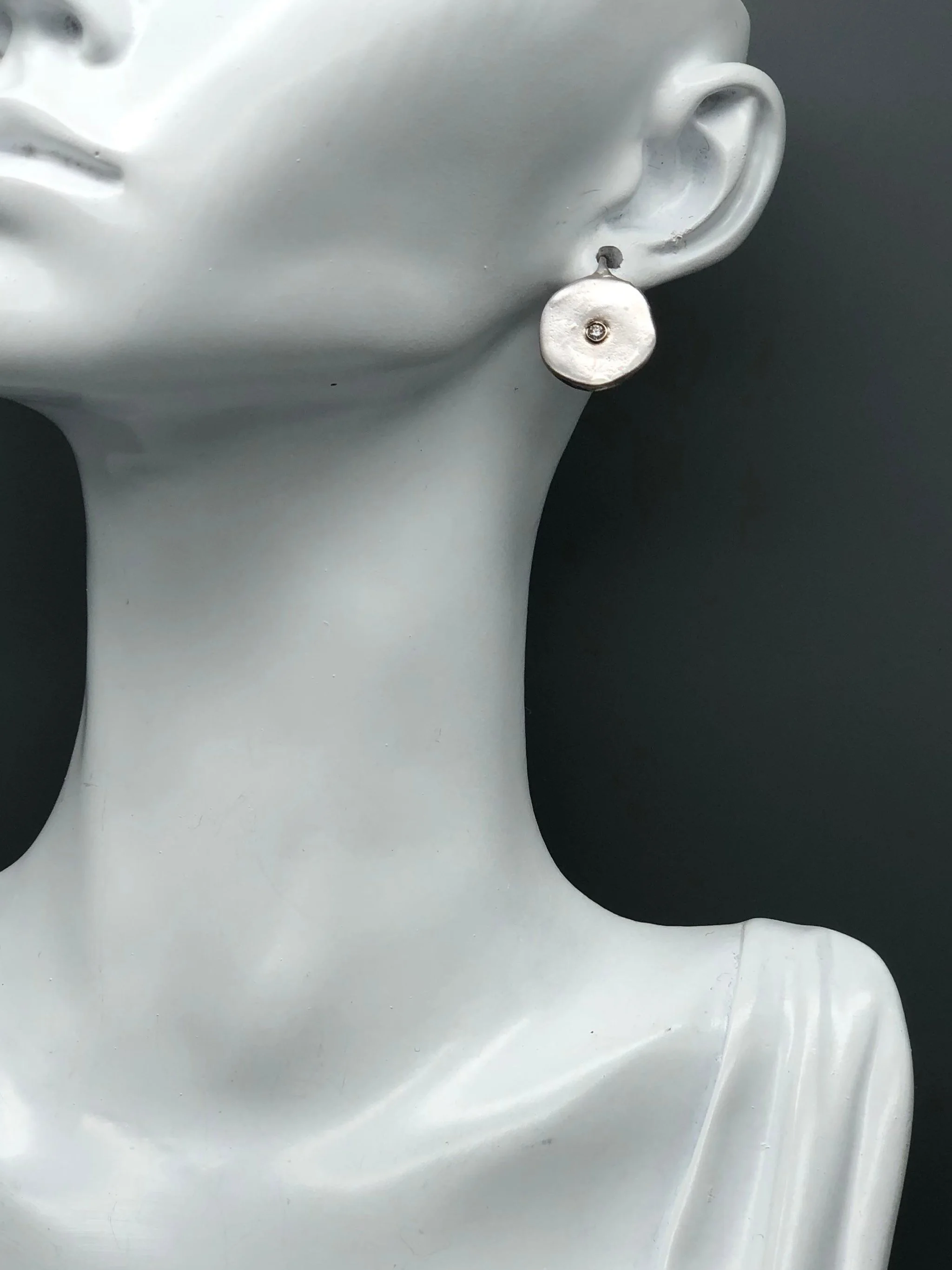 Metropolis earrings in sterling silver with small diamonds, contemporary handcrafted jewelry, Crepundia Gioielli Bologna