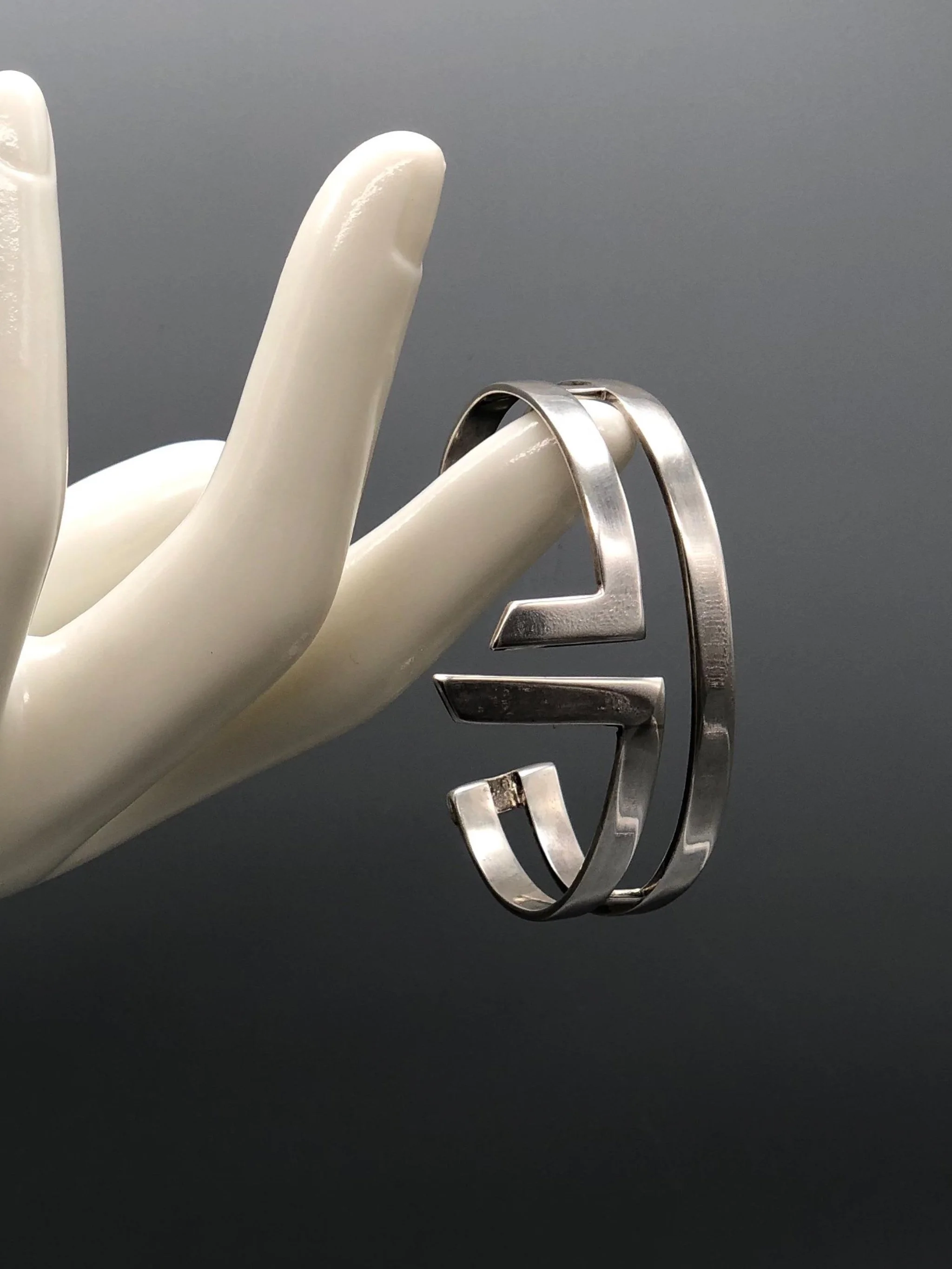 Sterling silver rigid cuff bracelet by Ariadna Segafredo for Crepundia Gioielli.