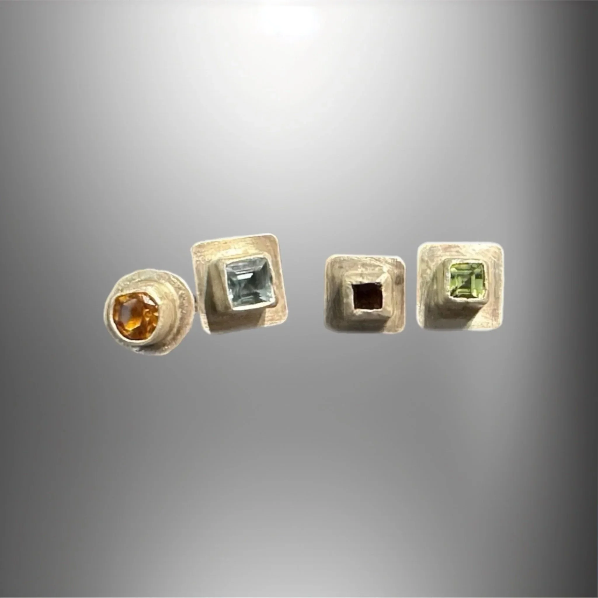 Per informazioni e ordini → WhatsApp